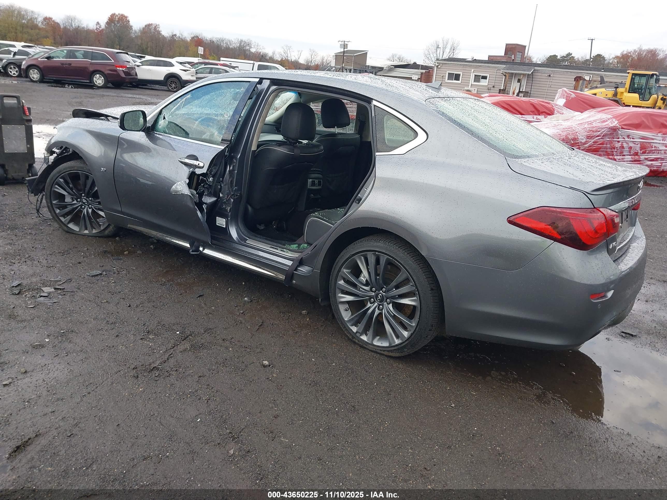 INFINITI Q70L image 3