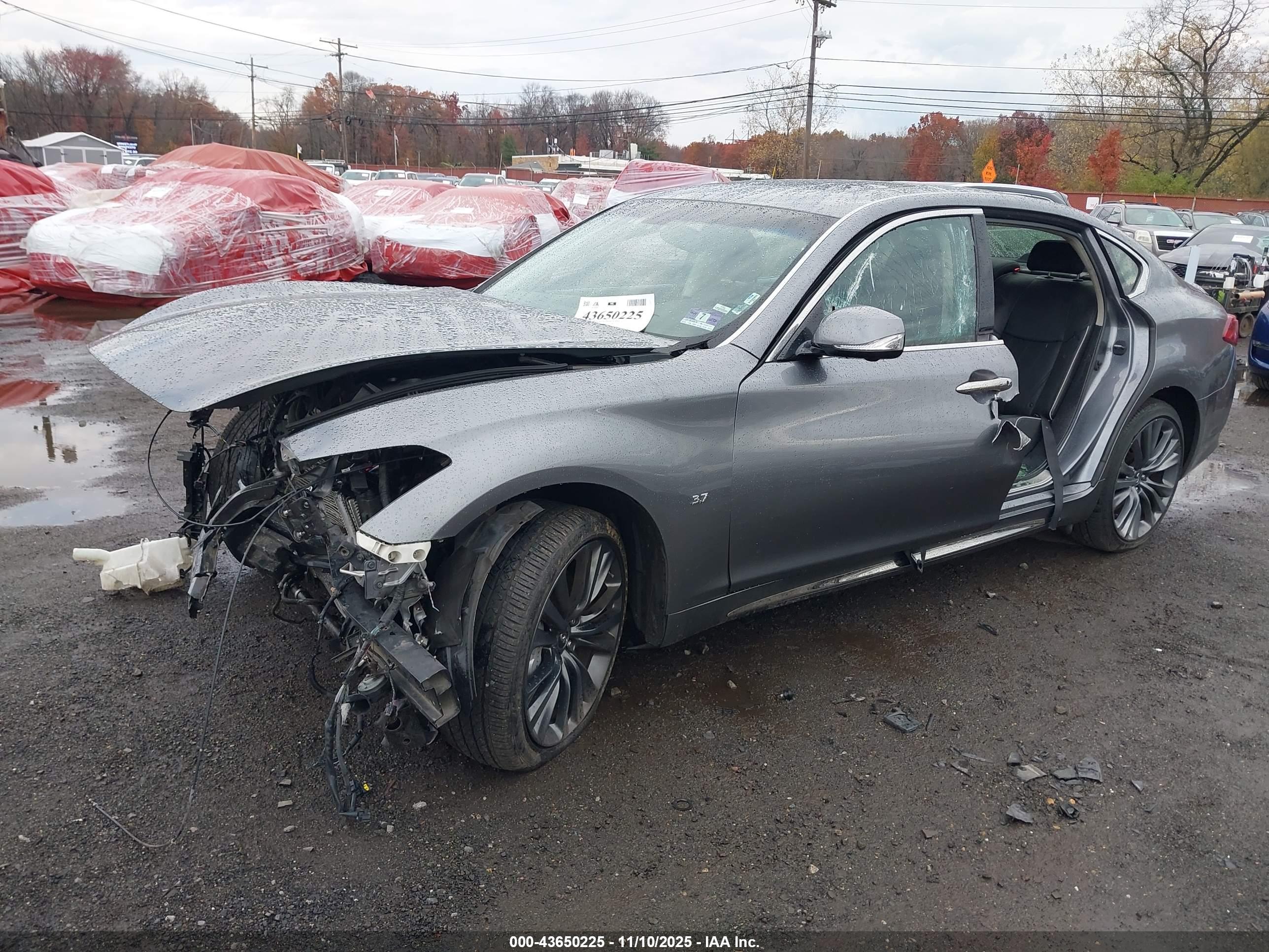 INFINITI Q70L image 6