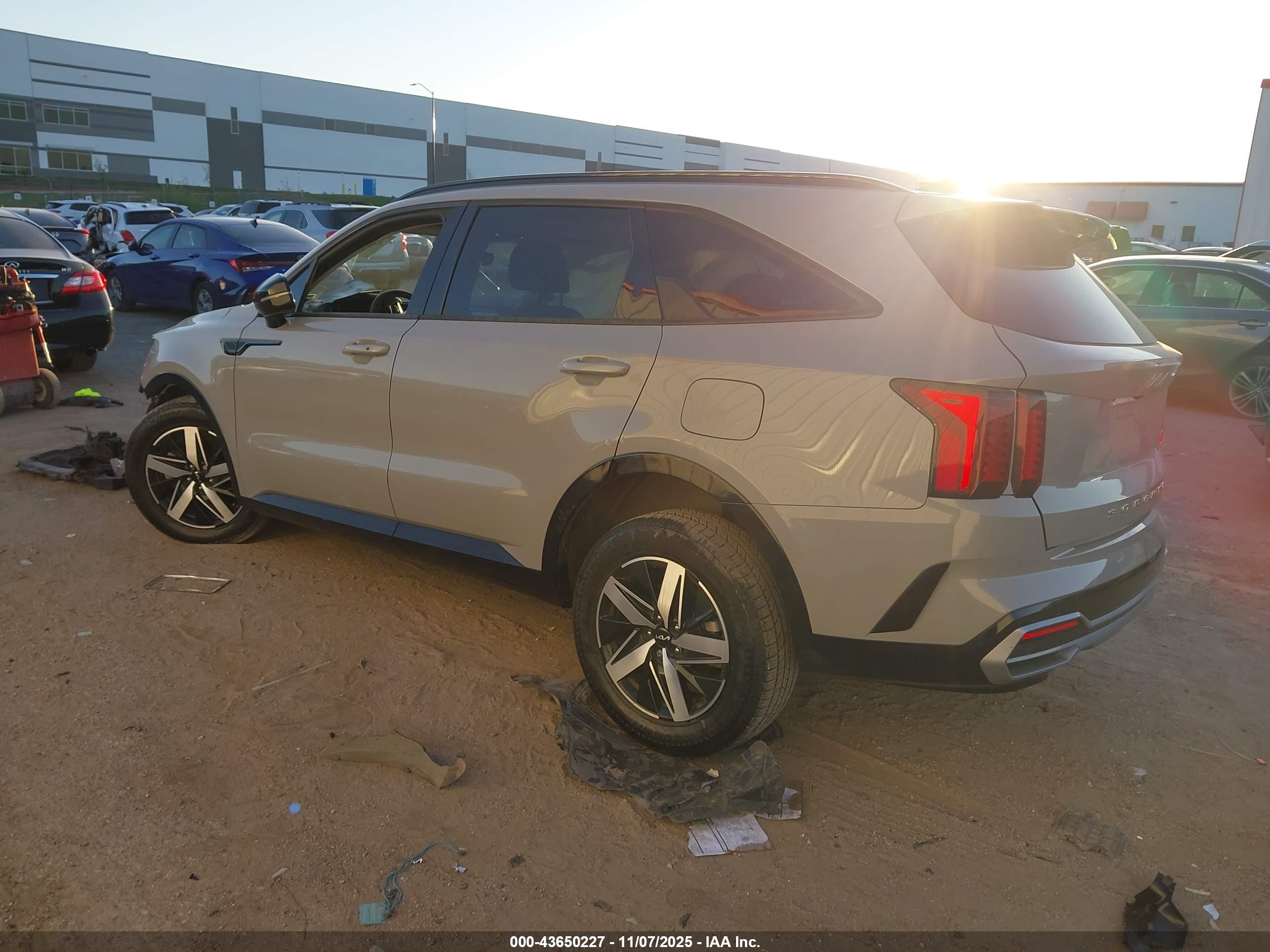 KIA SORENTO image 3