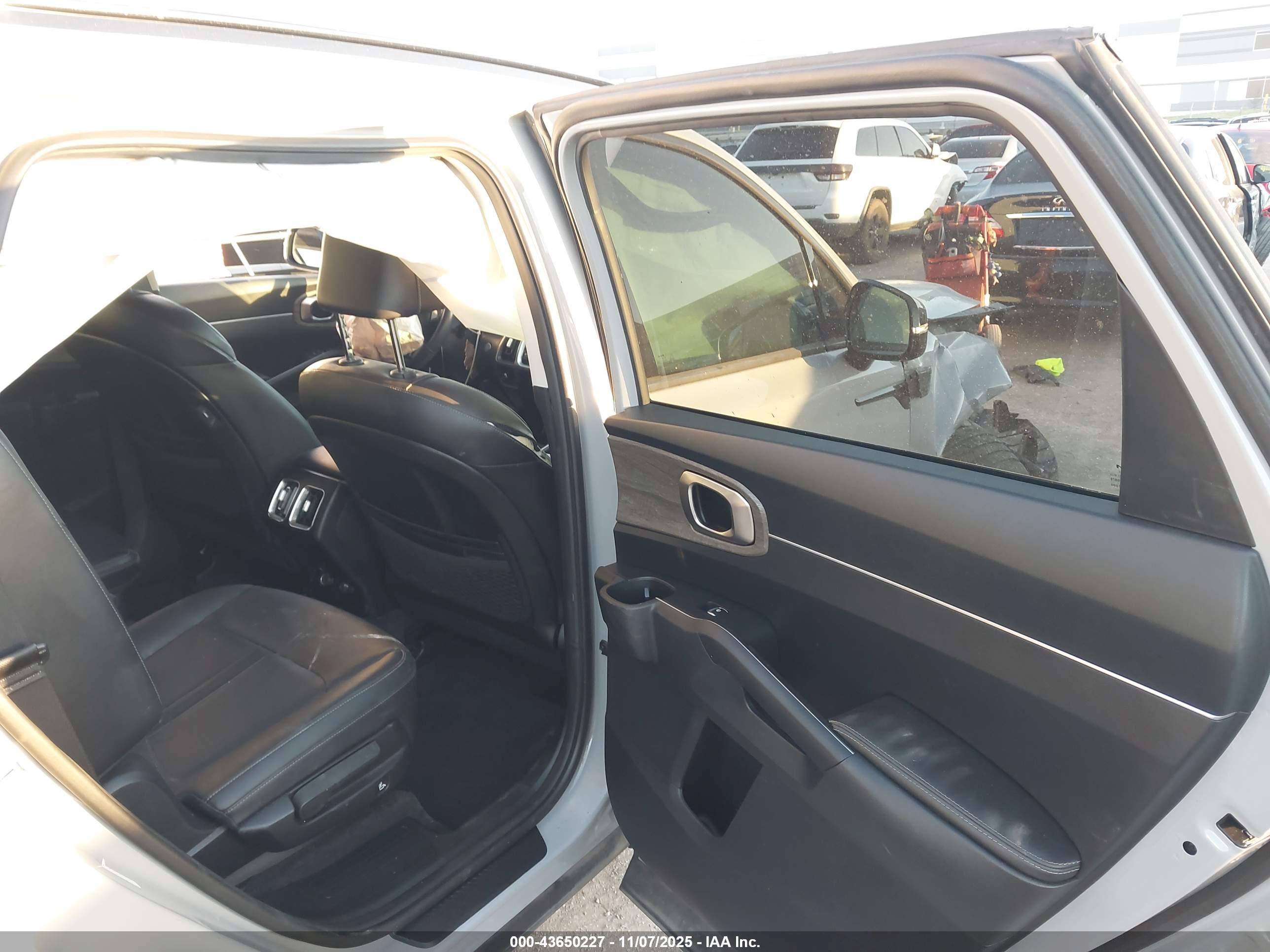 KIA SORENTO image 8