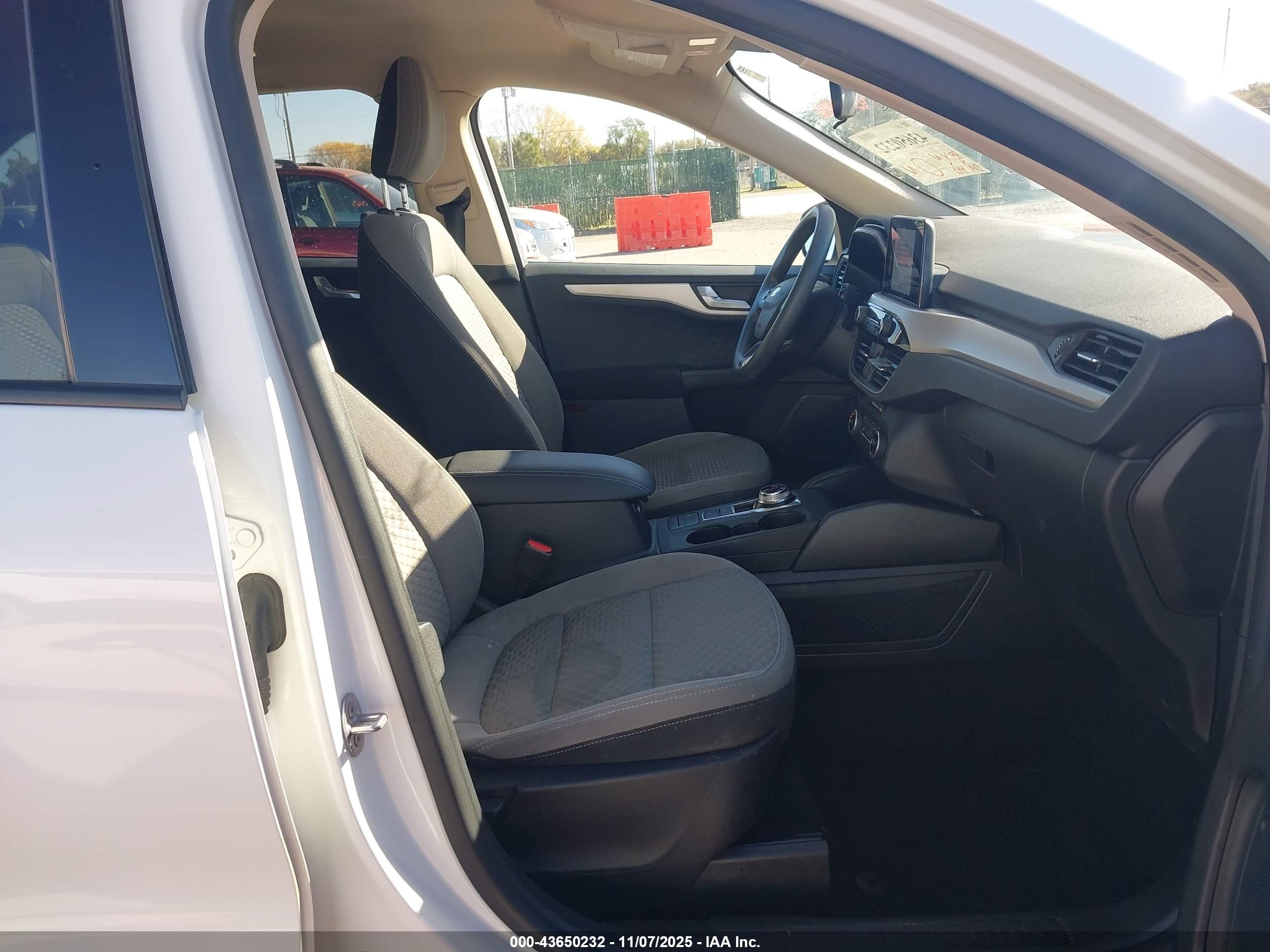 FORD ESCAPE image 5