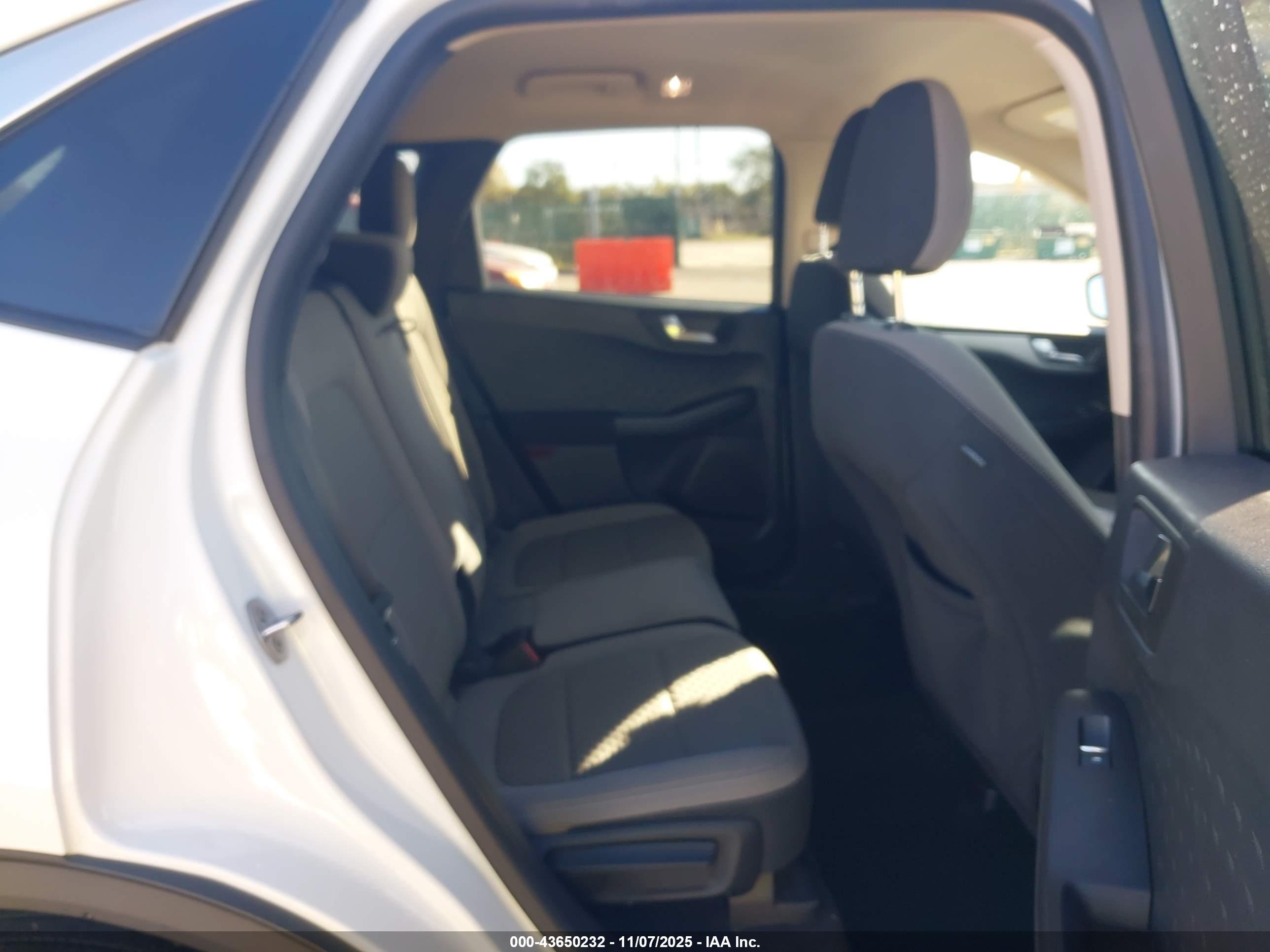 FORD ESCAPE image 8