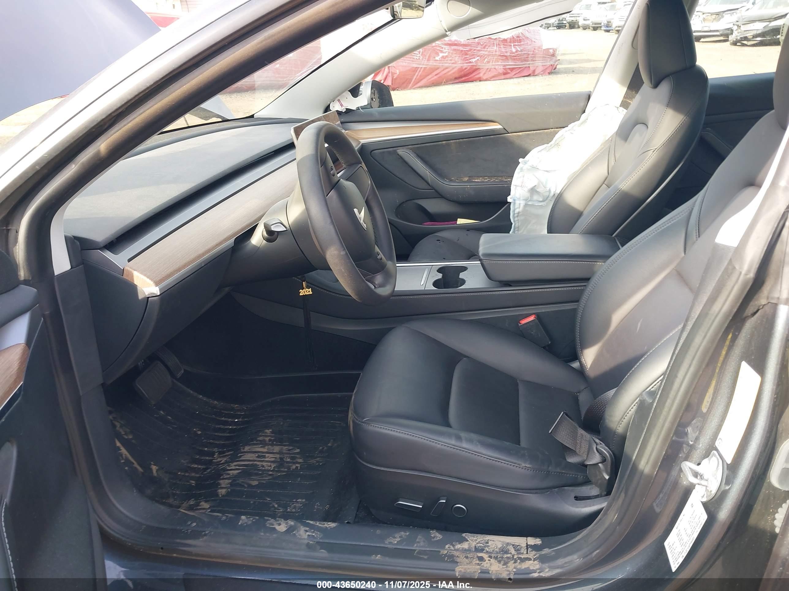 TESLA MODEL image 5