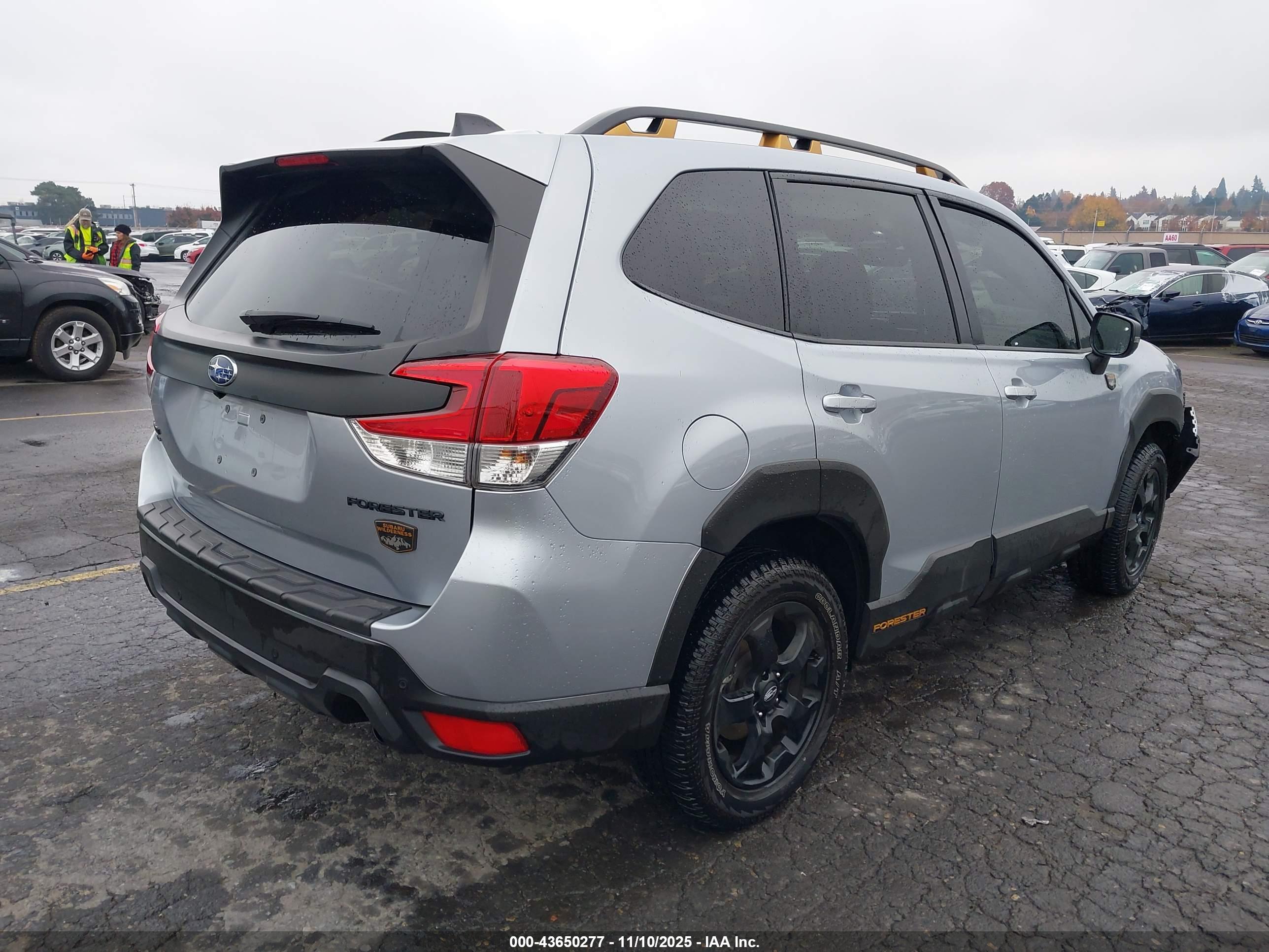 SUBARU FORESTER image 4