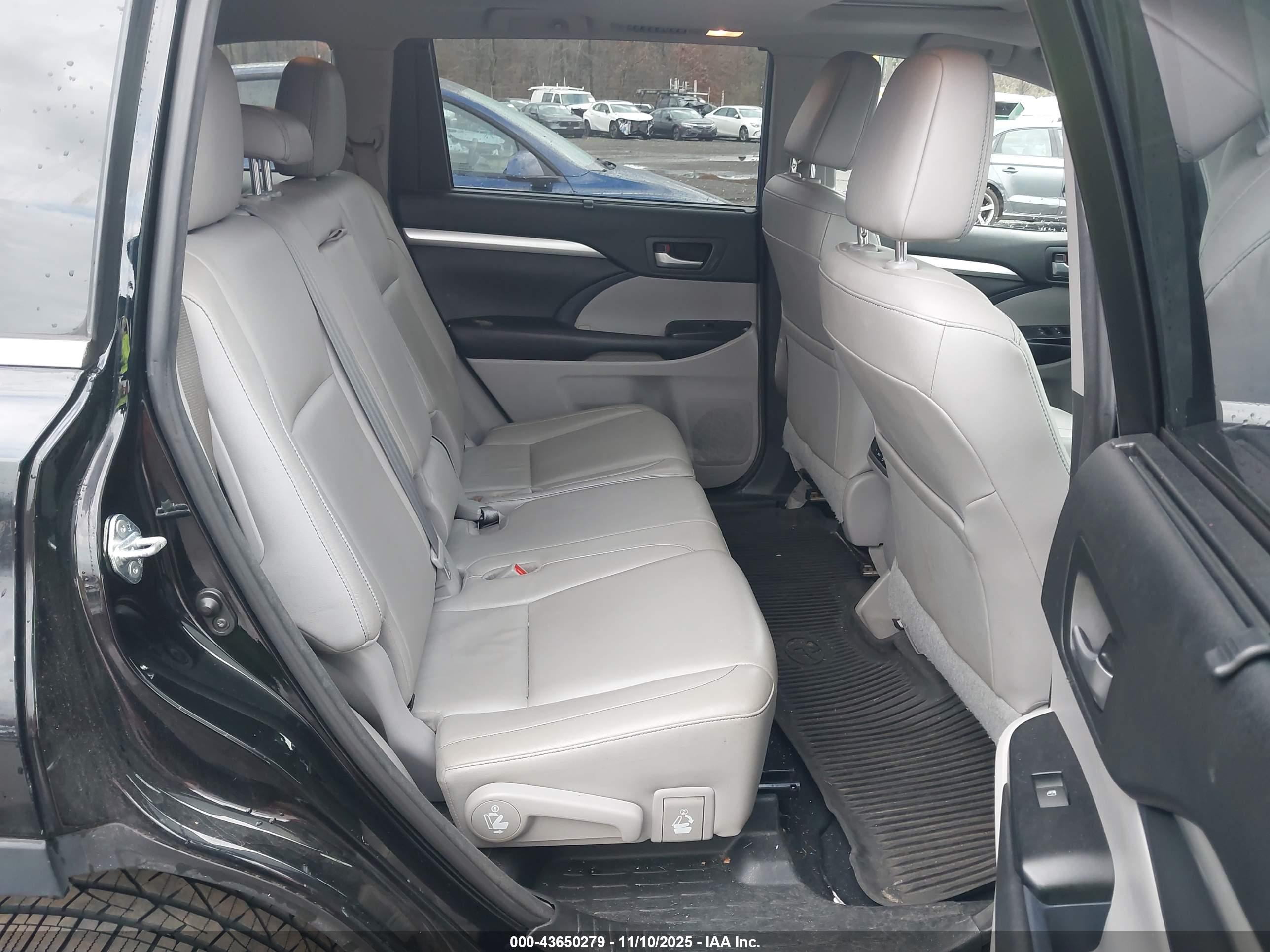 TOYOTA HIGHLANDER image 8