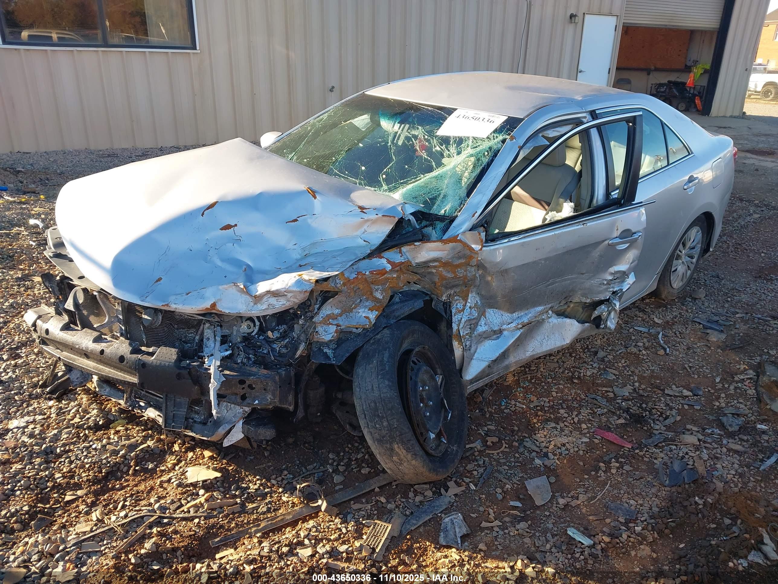 TOYOTA CAMRY image 2