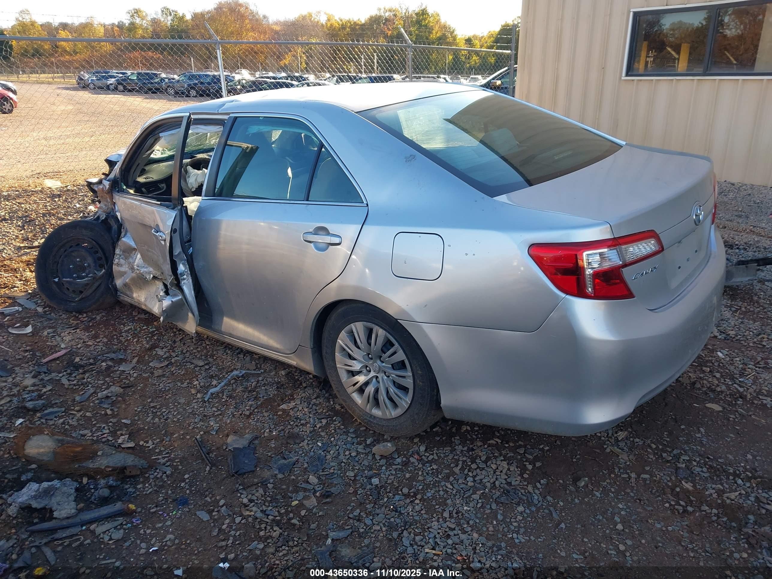 TOYOTA CAMRY image 3