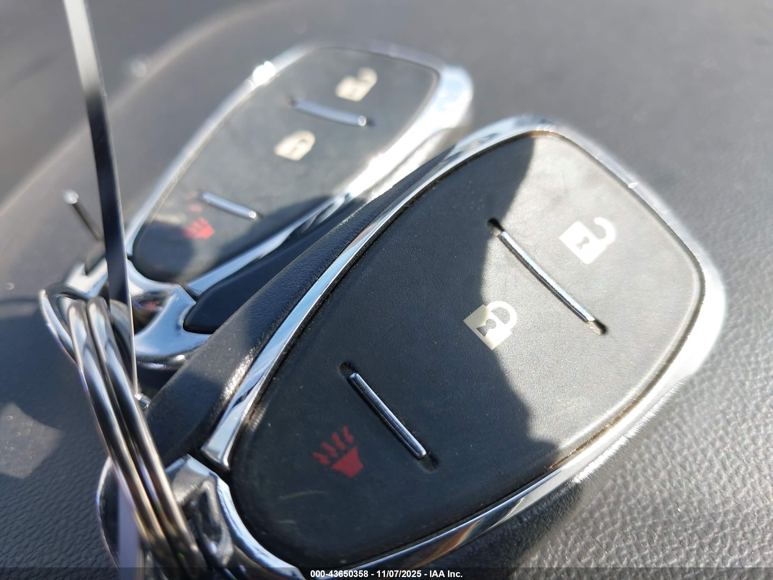 CHEVROLET EQUINOX image 11