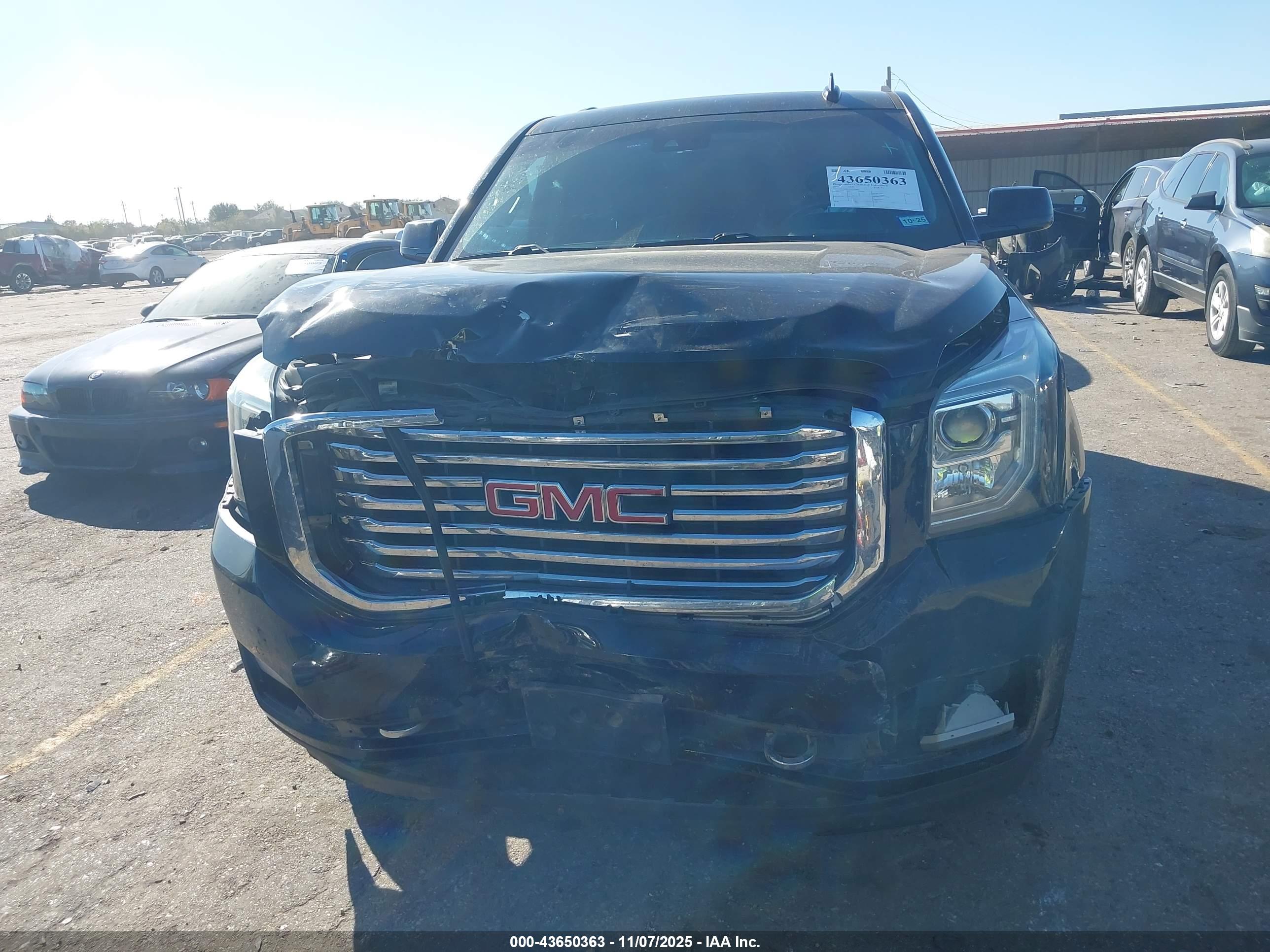 GMC YUKON image 6