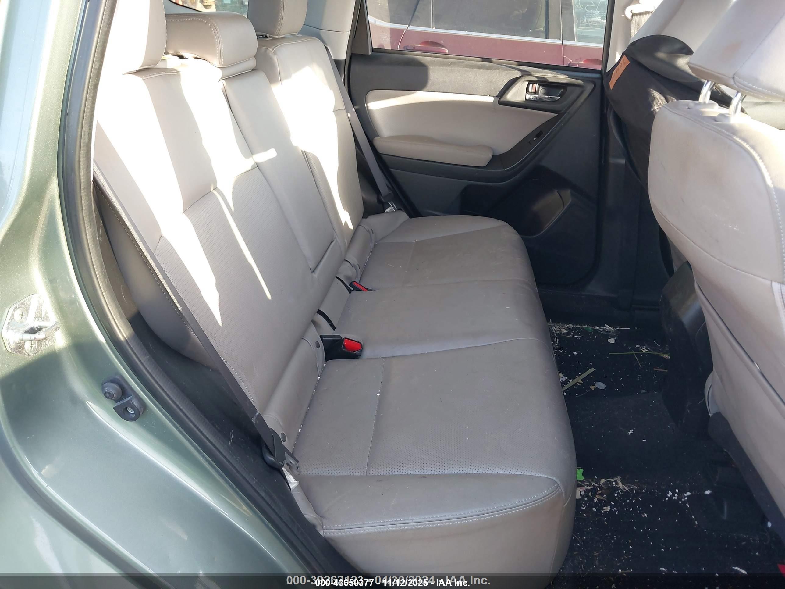 SUBARU FORESTER image 8