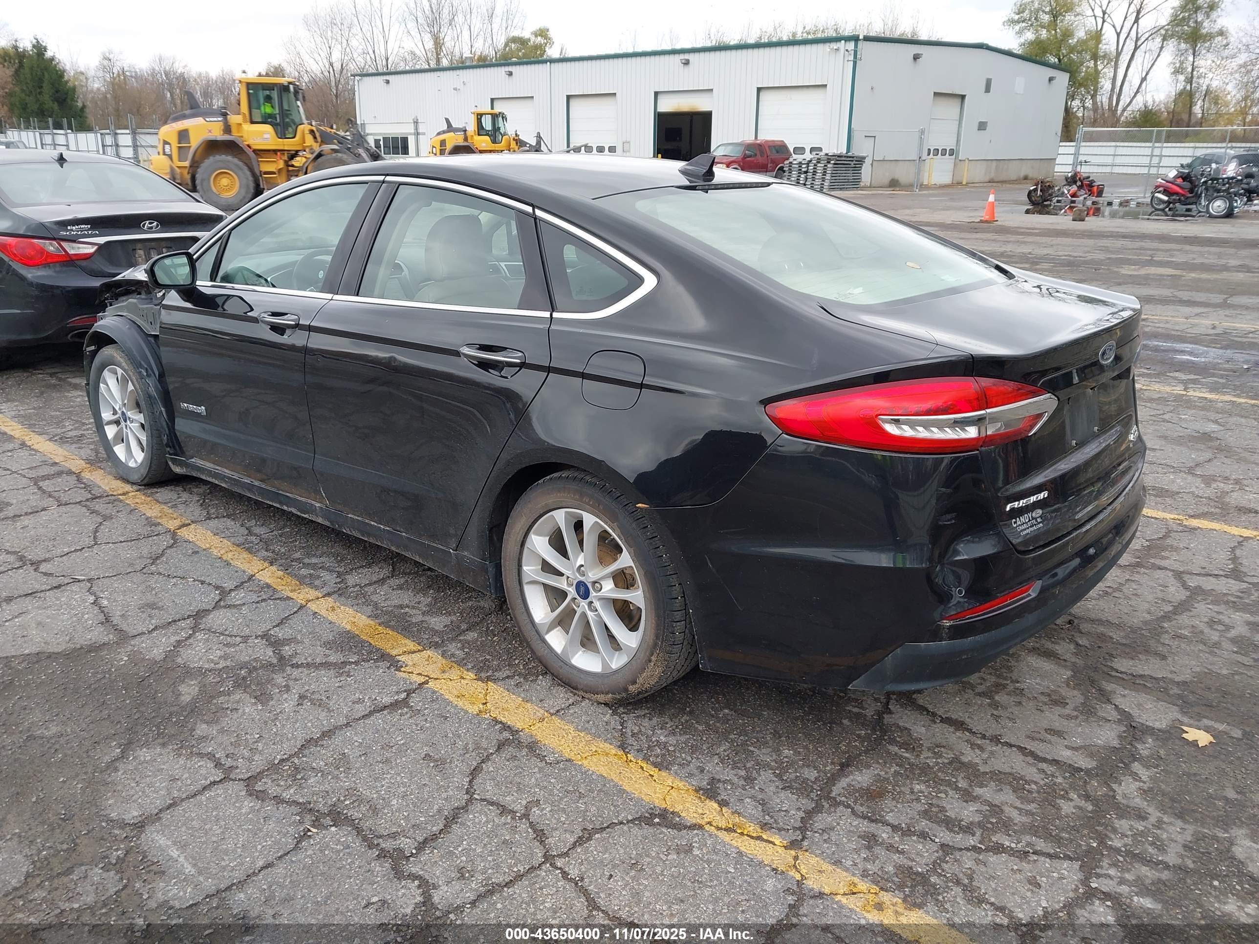 FORD FUSION image 3