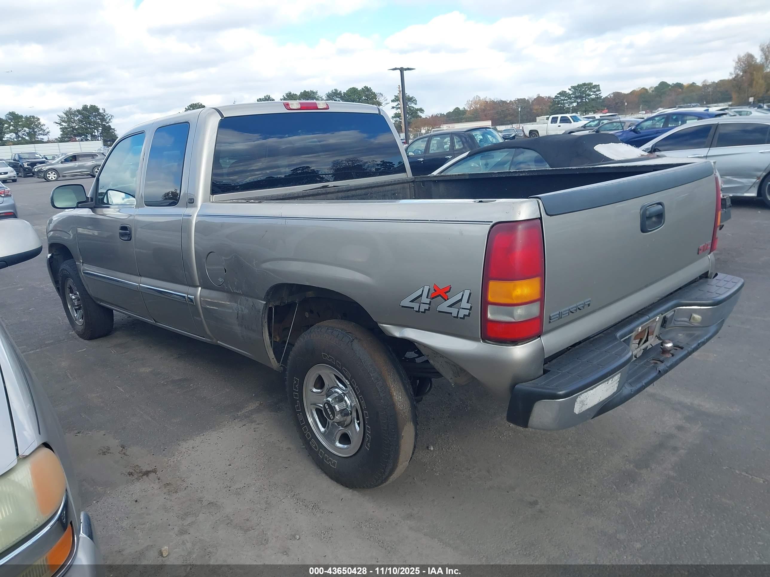GMC SIERRA image 3