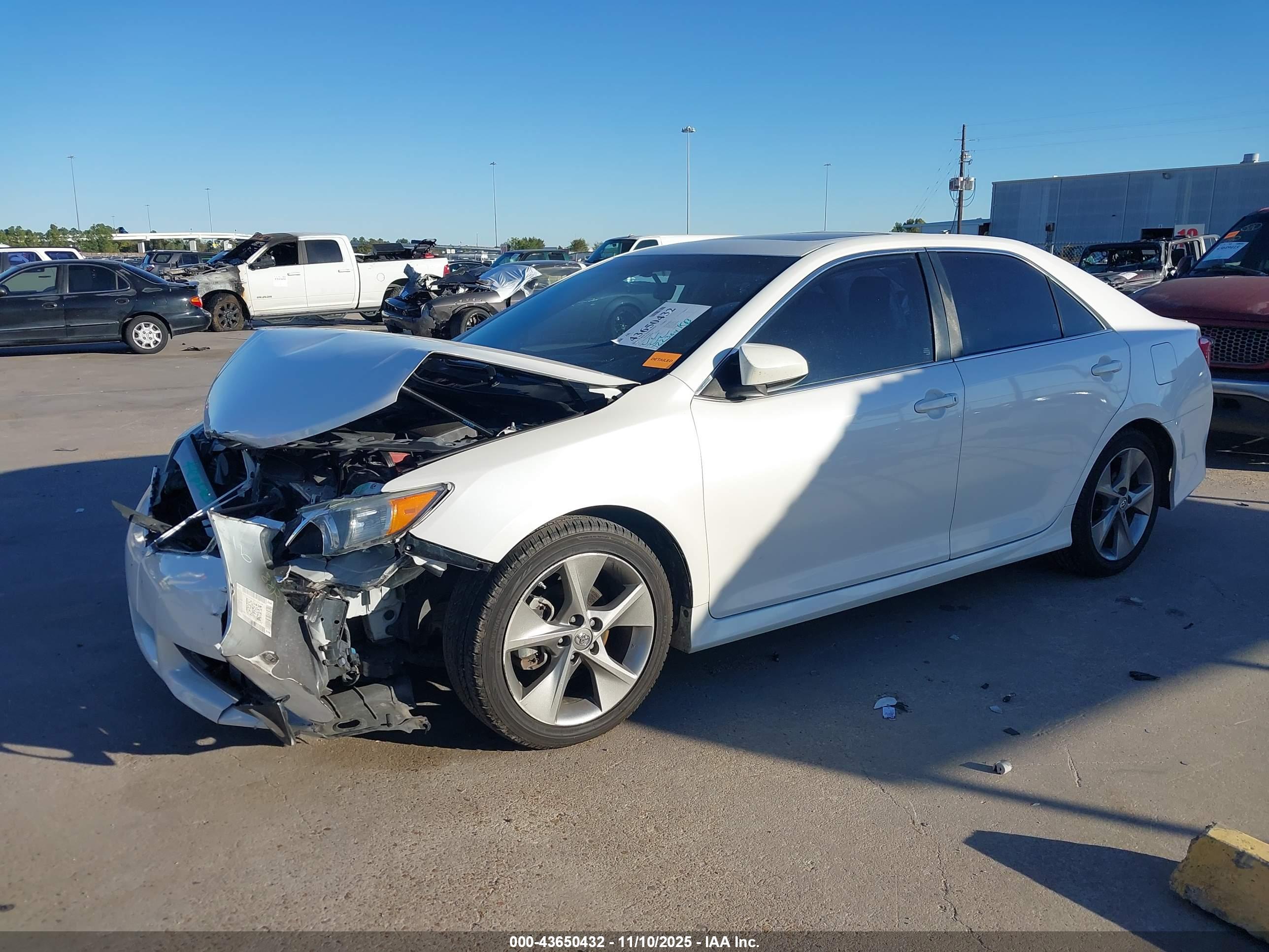 TOYOTA CAMRY image 2