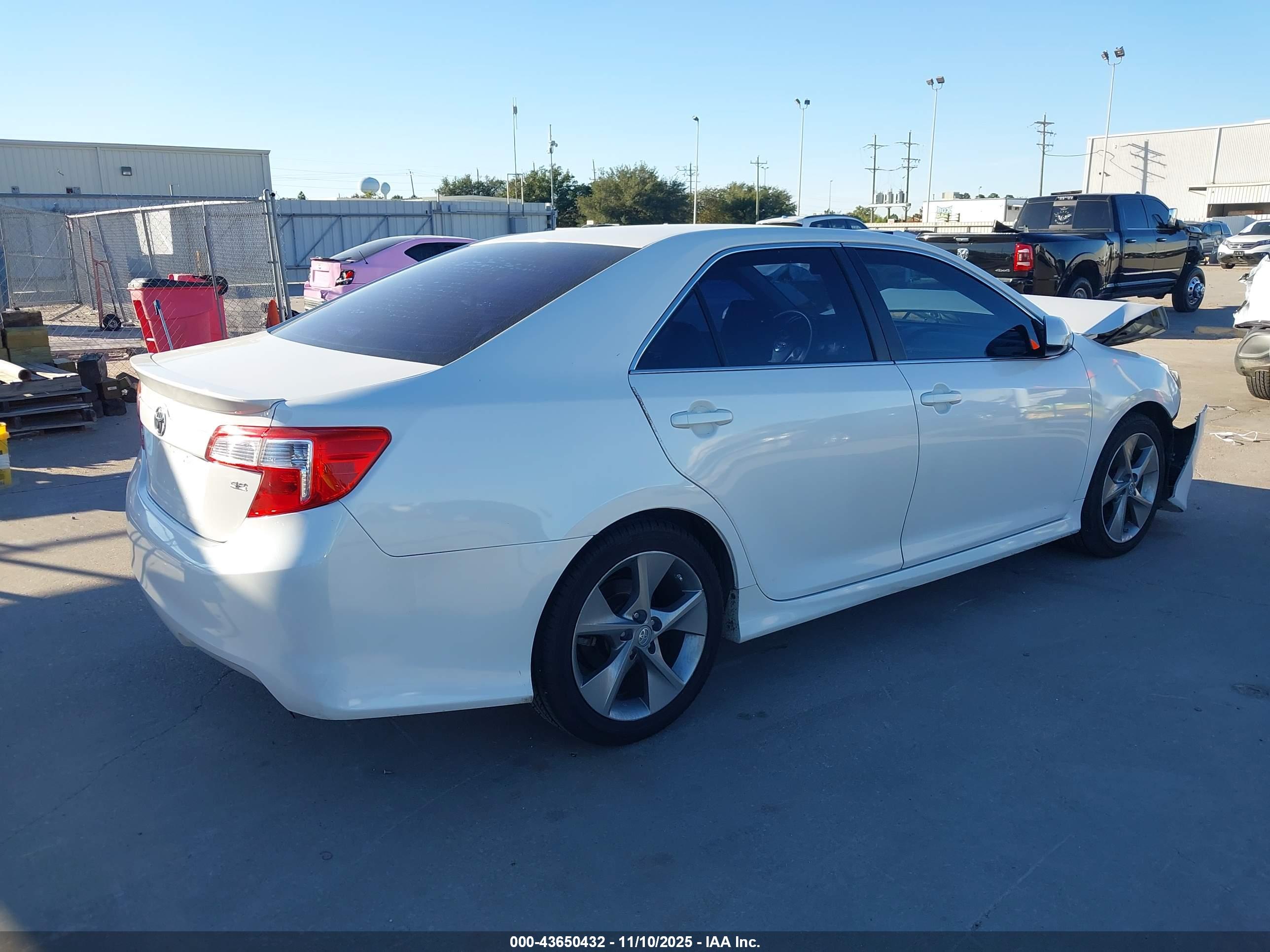 TOYOTA CAMRY image 4