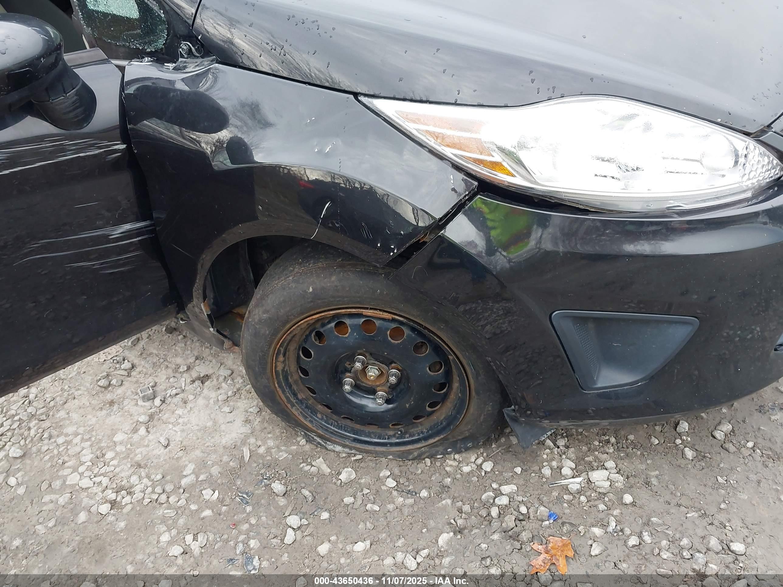 FORD FIESTA image 6