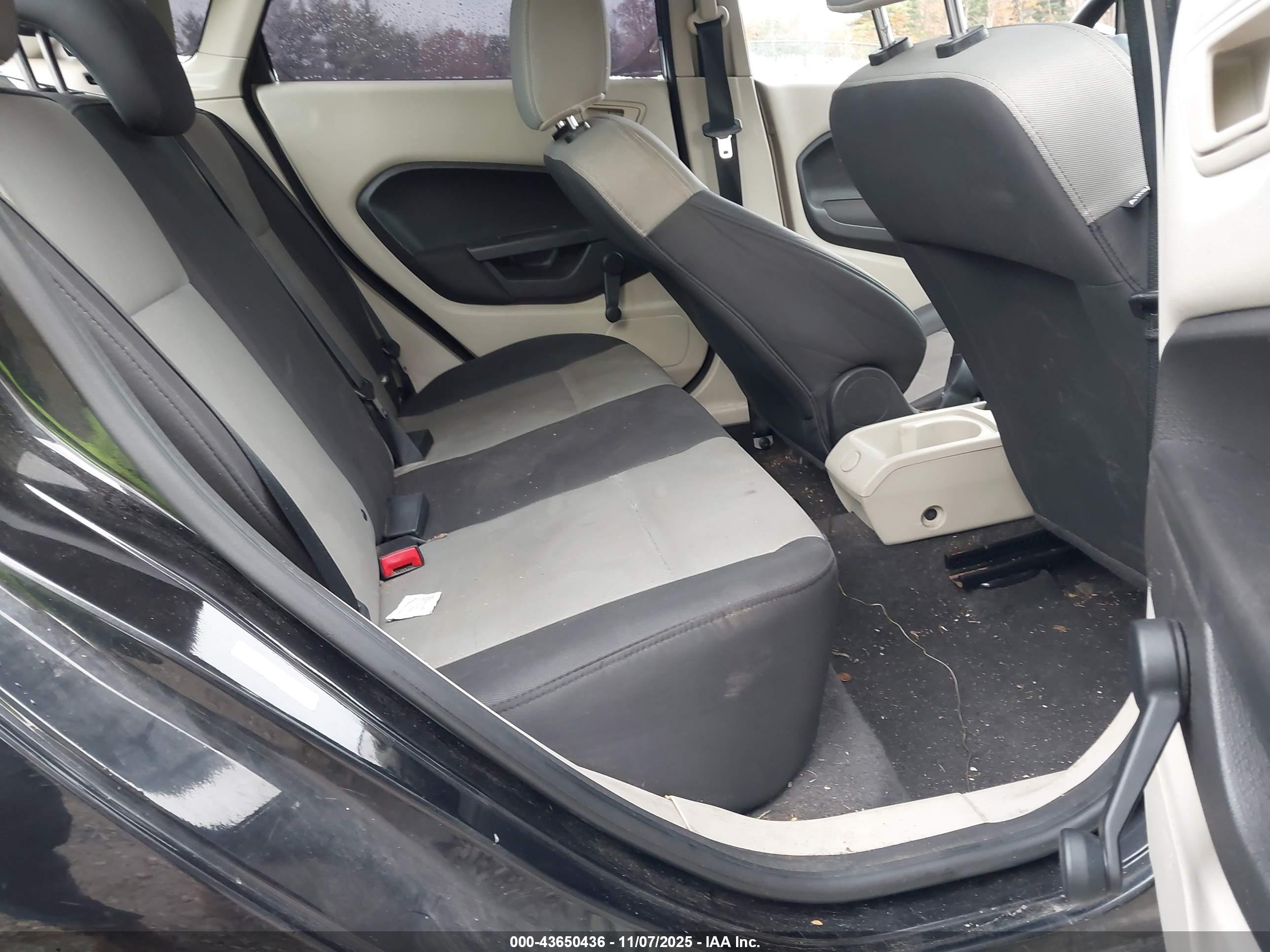 FORD FIESTA image 8