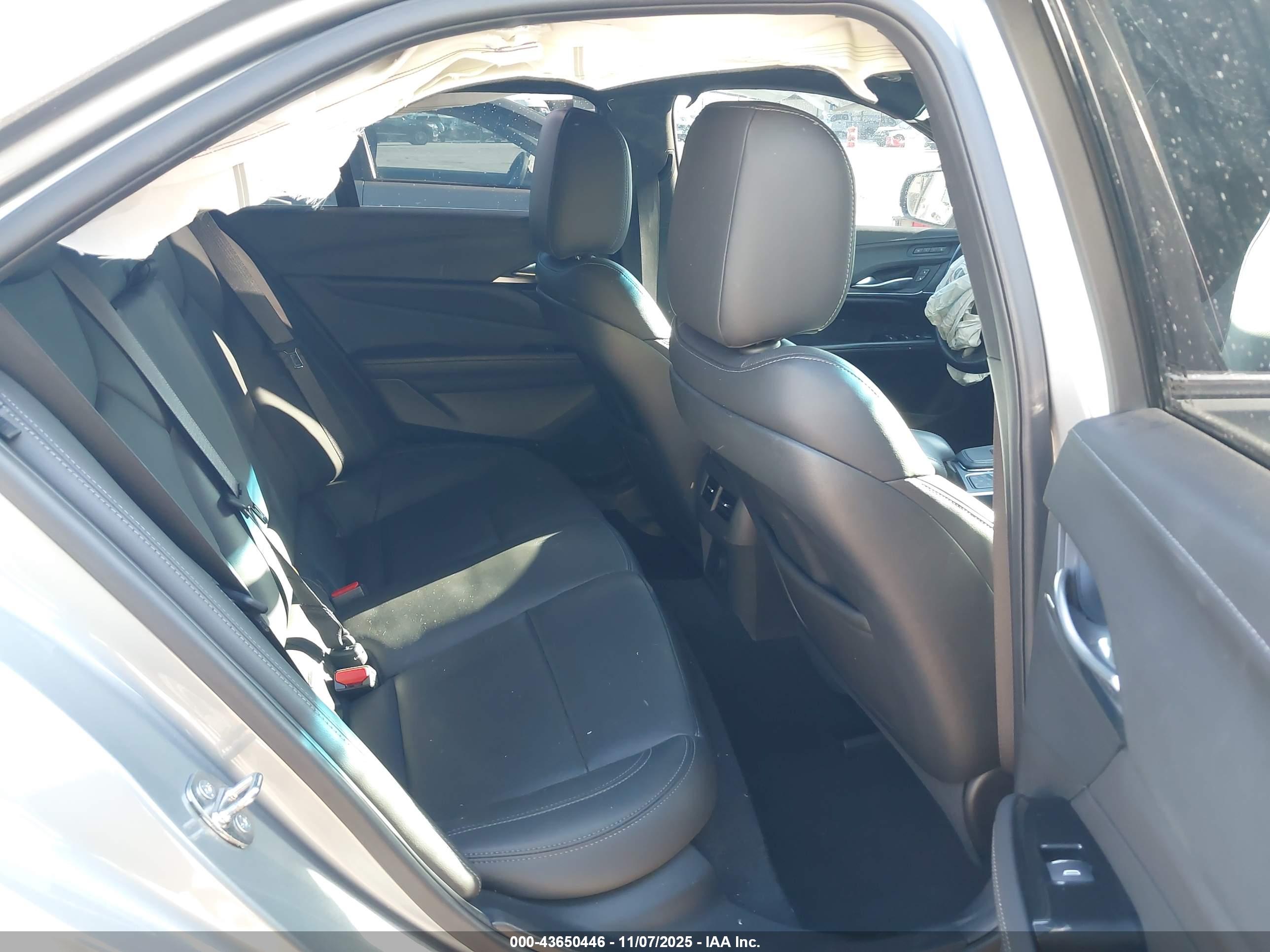 CADILLAC CT4 image 8