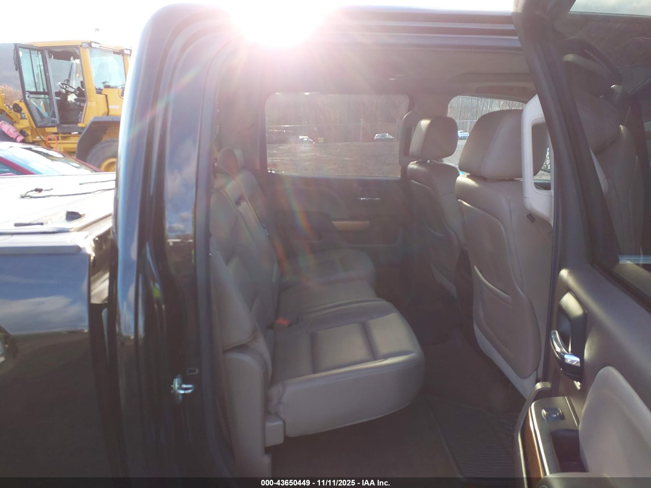 CHEVROLET SILVERADO image 8