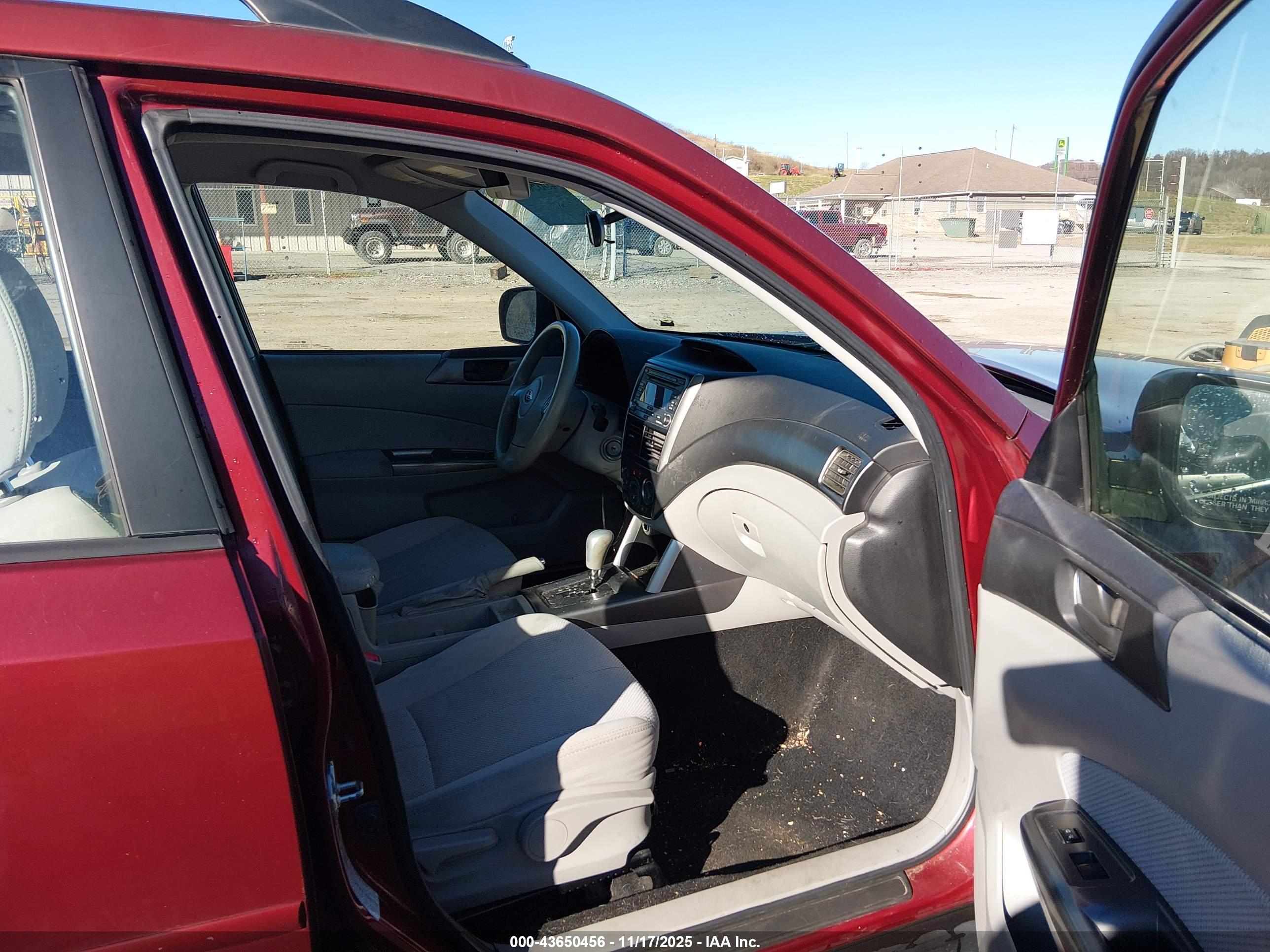 SUBARU FORESTER image 5