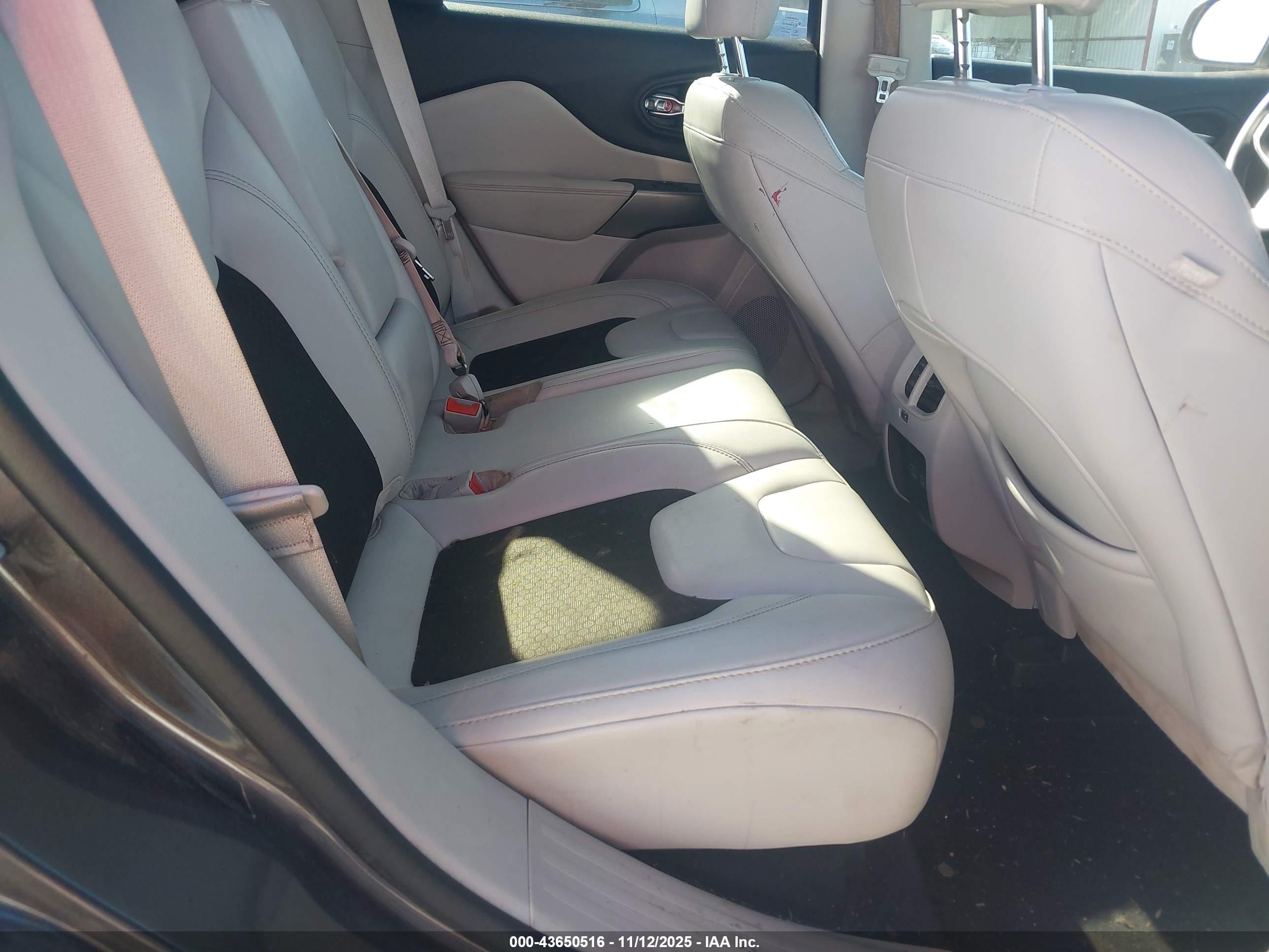 JEEP CHEROKEE image 8