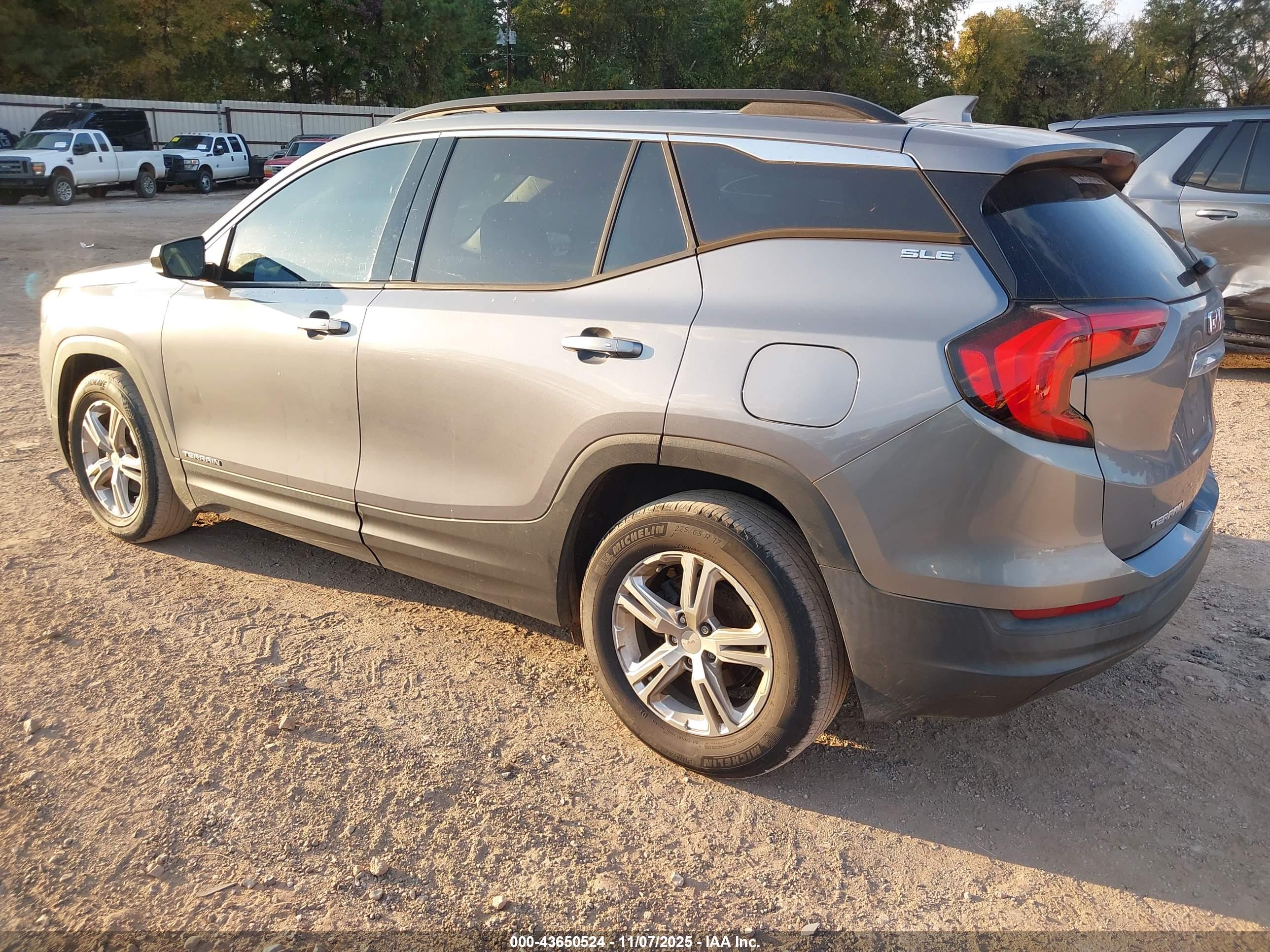 GMC TERRAIN image 3