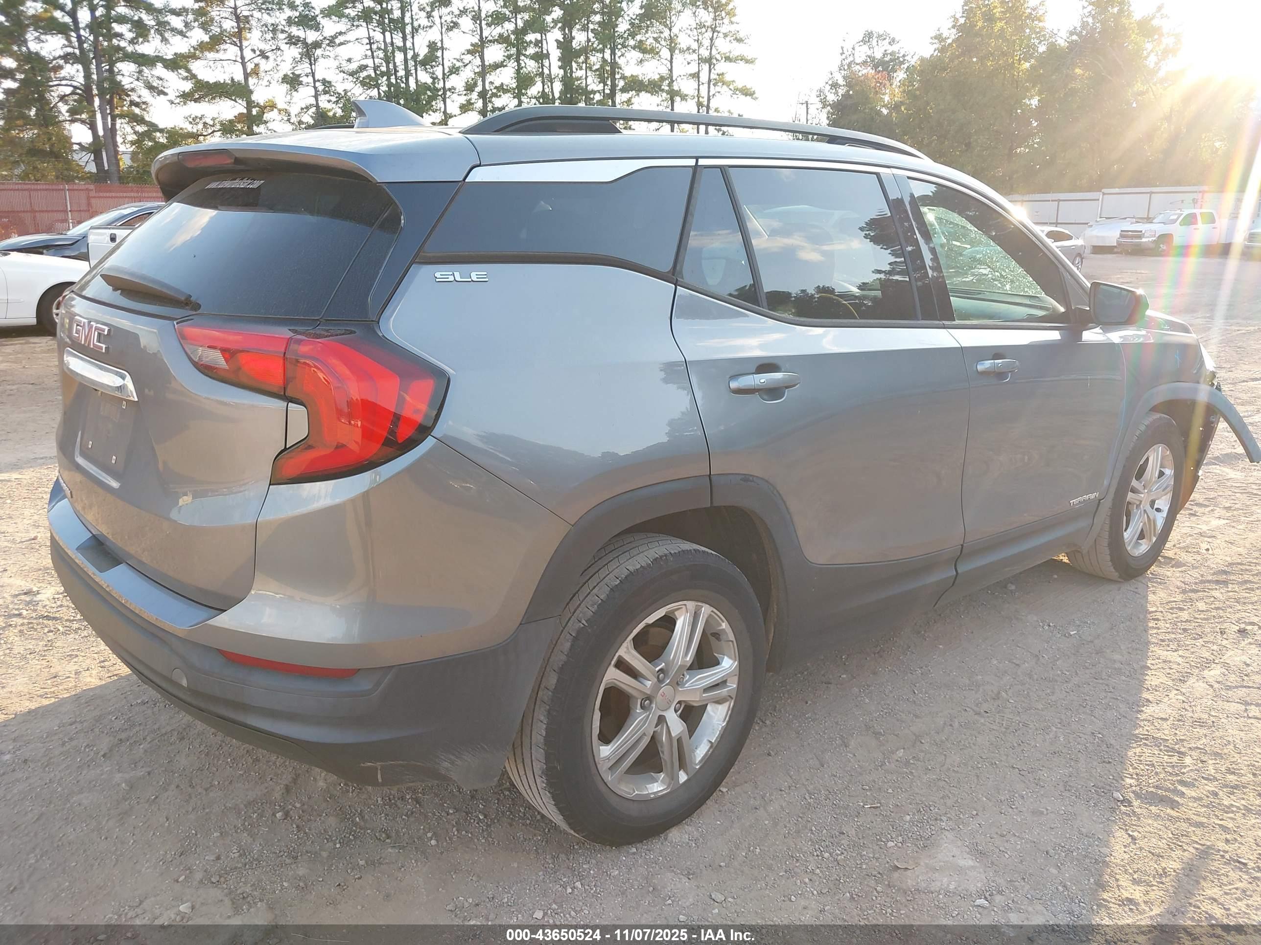 GMC TERRAIN image 4