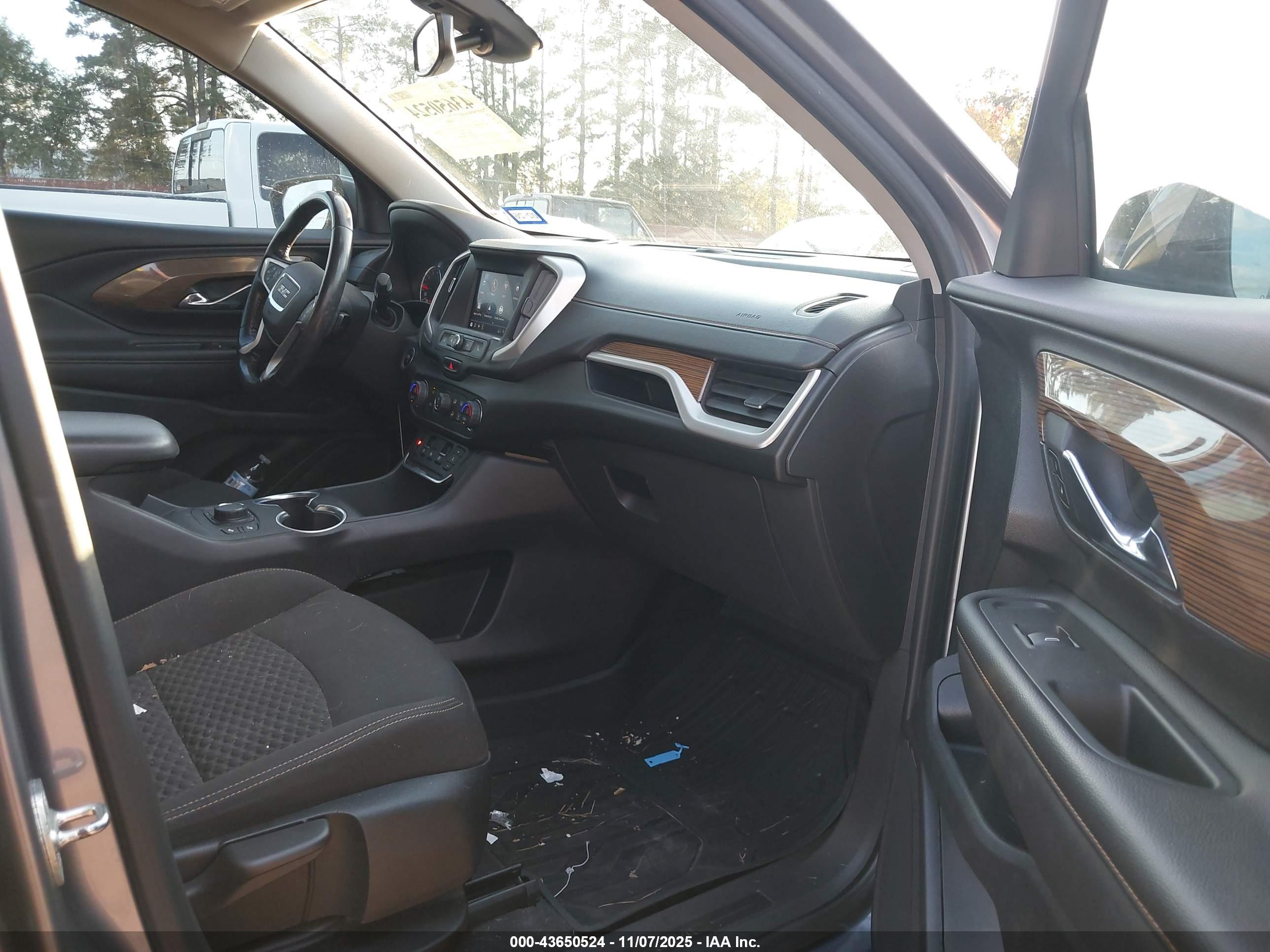 GMC TERRAIN image 5