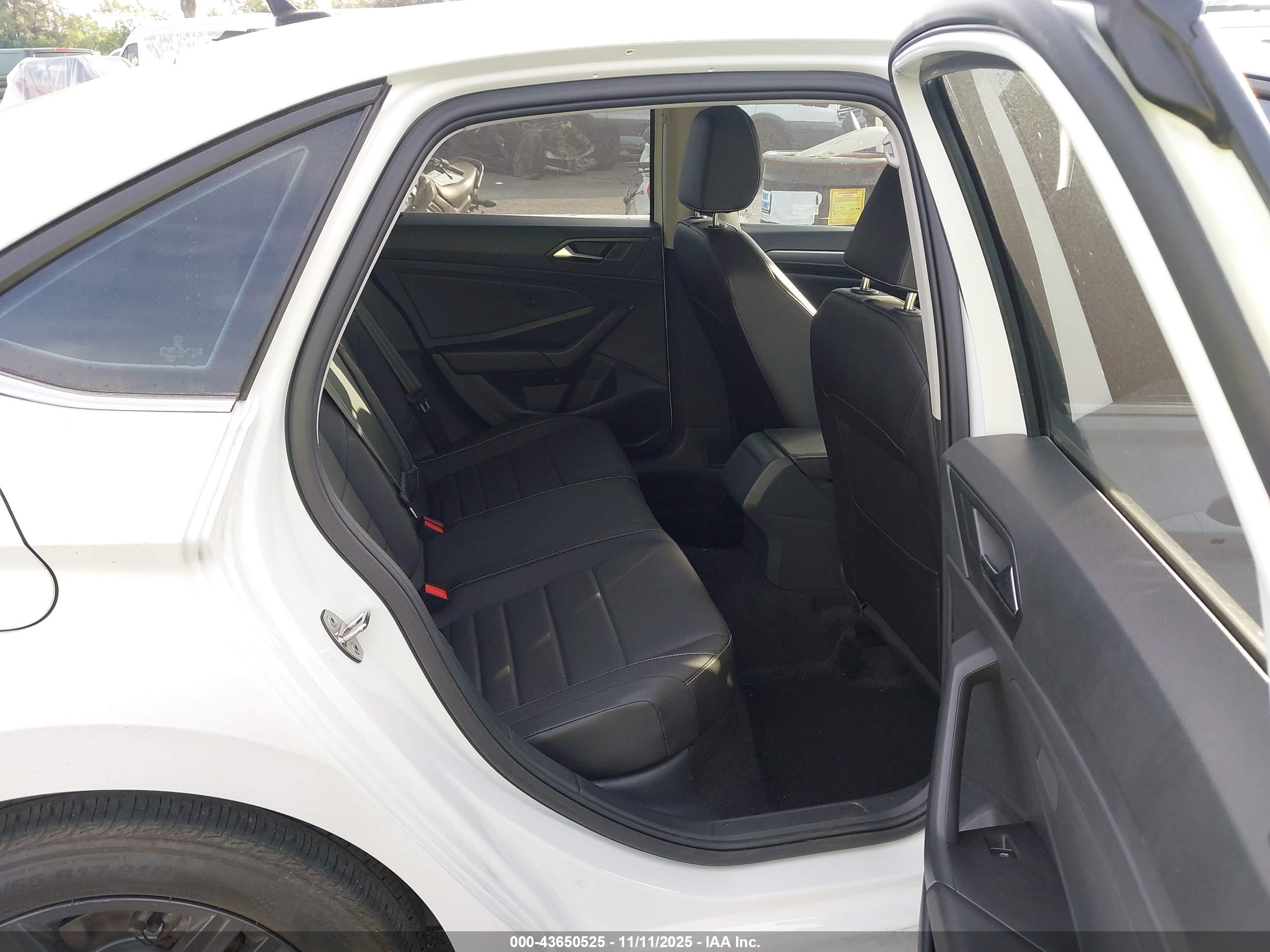 VOLKSWAGEN JETTA image 8