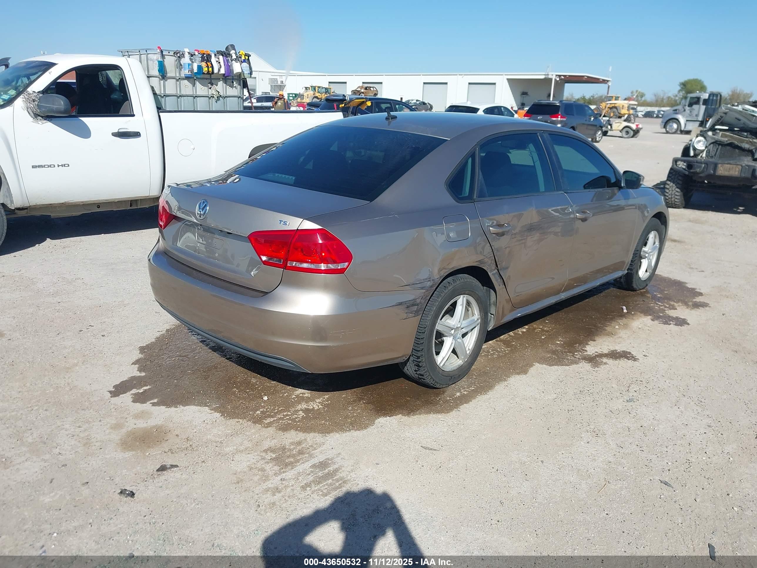 VOLKSWAGEN PASSAT image 4