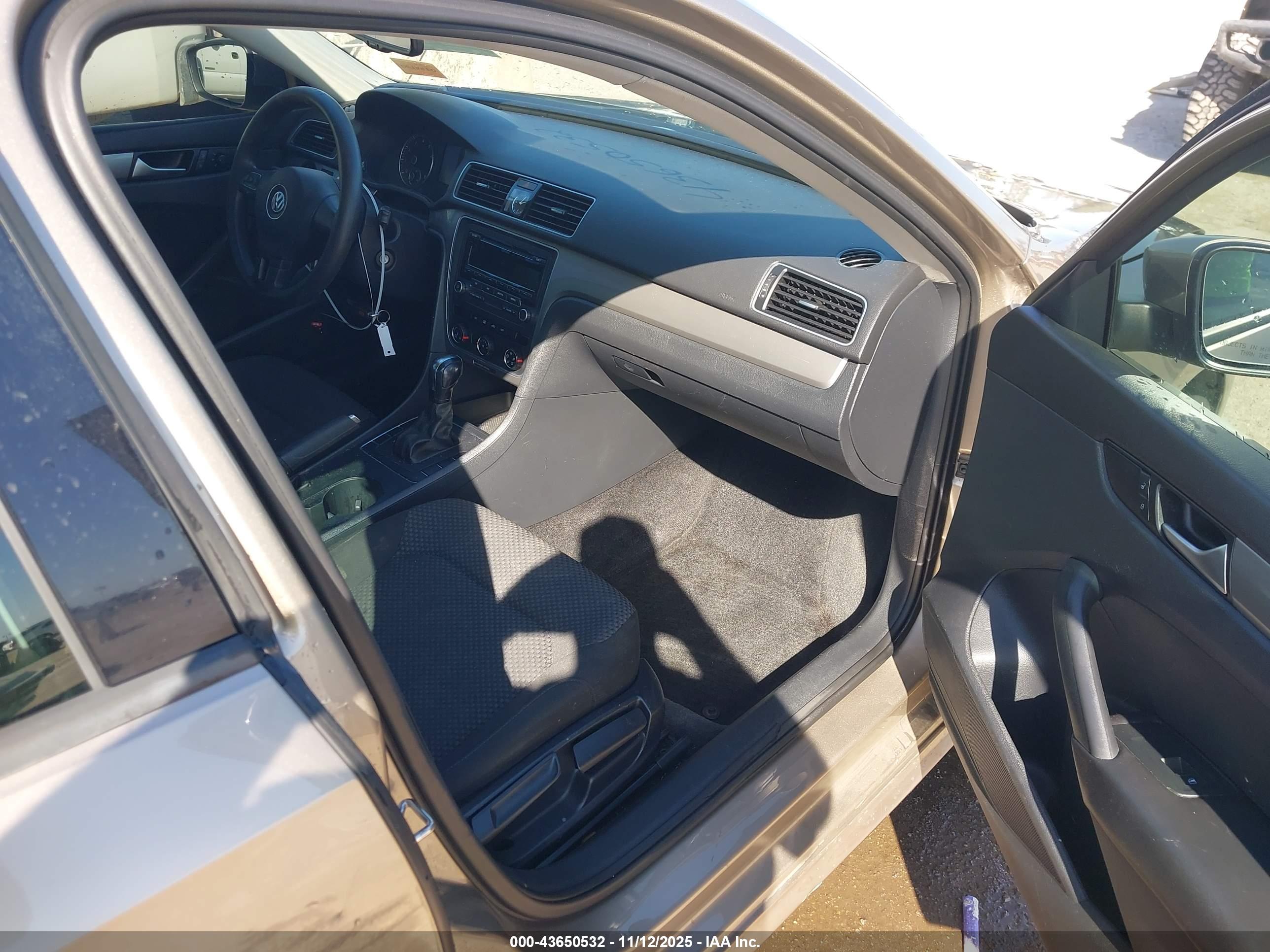 VOLKSWAGEN PASSAT image 5