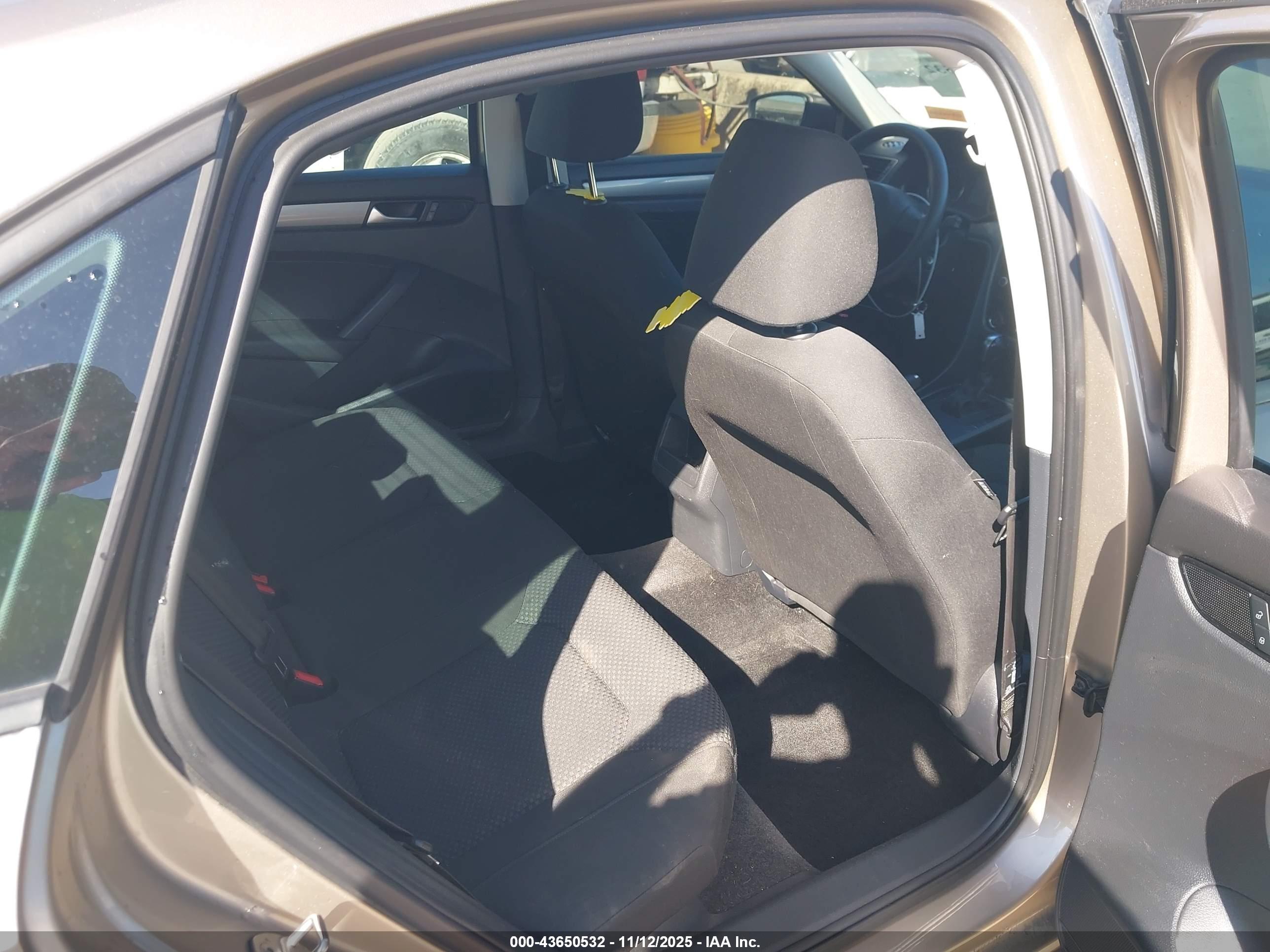 VOLKSWAGEN PASSAT image 8