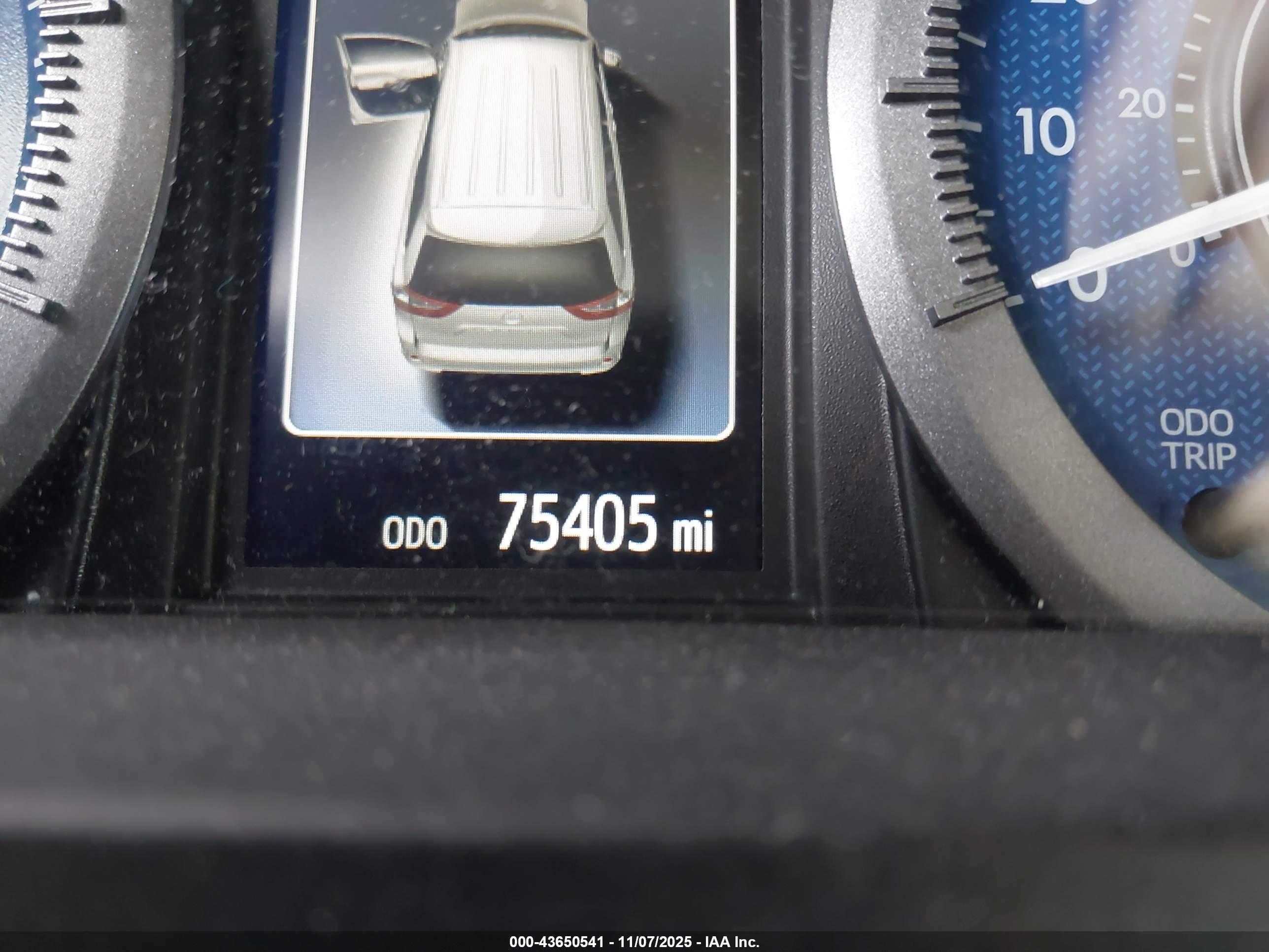 TOYOTA SIENNA image 7