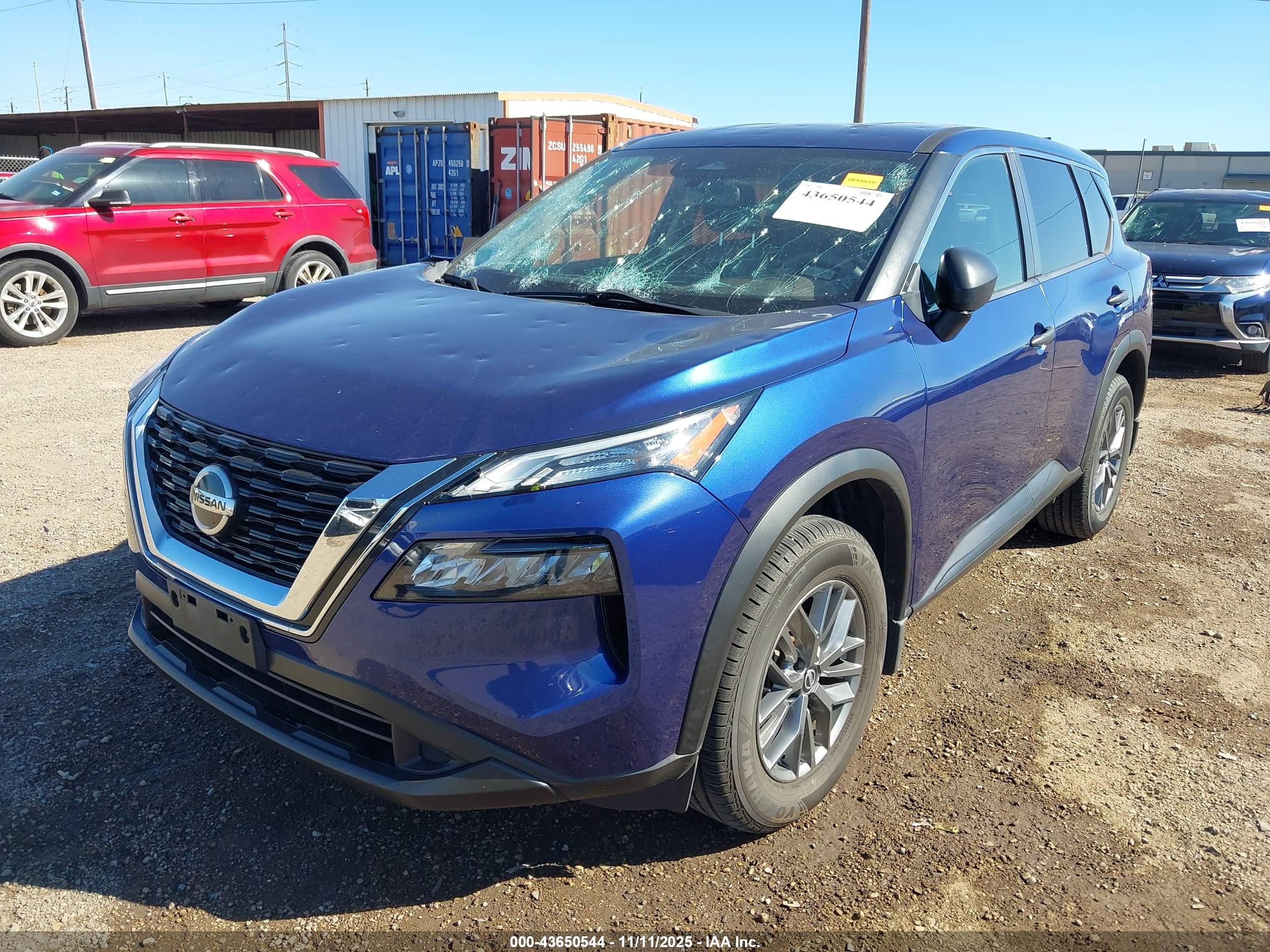 NISSAN ROGUE image 2