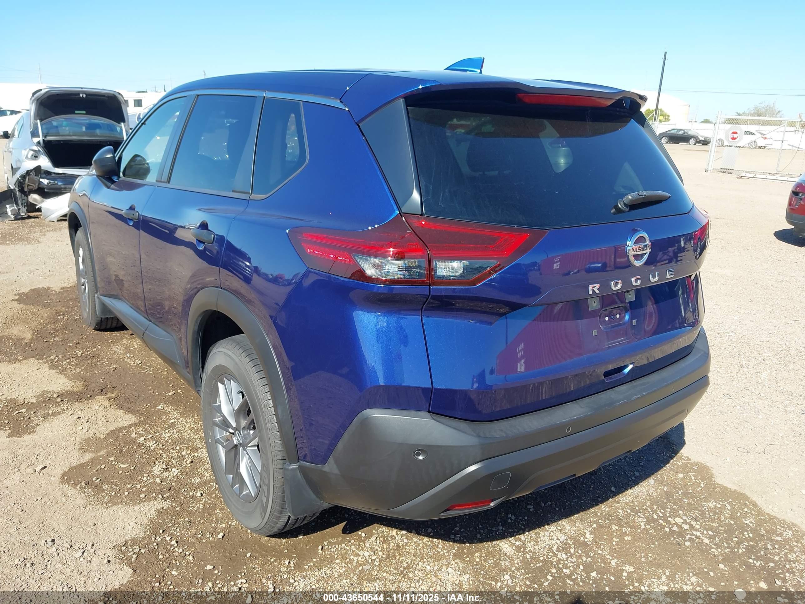 NISSAN ROGUE image 3
