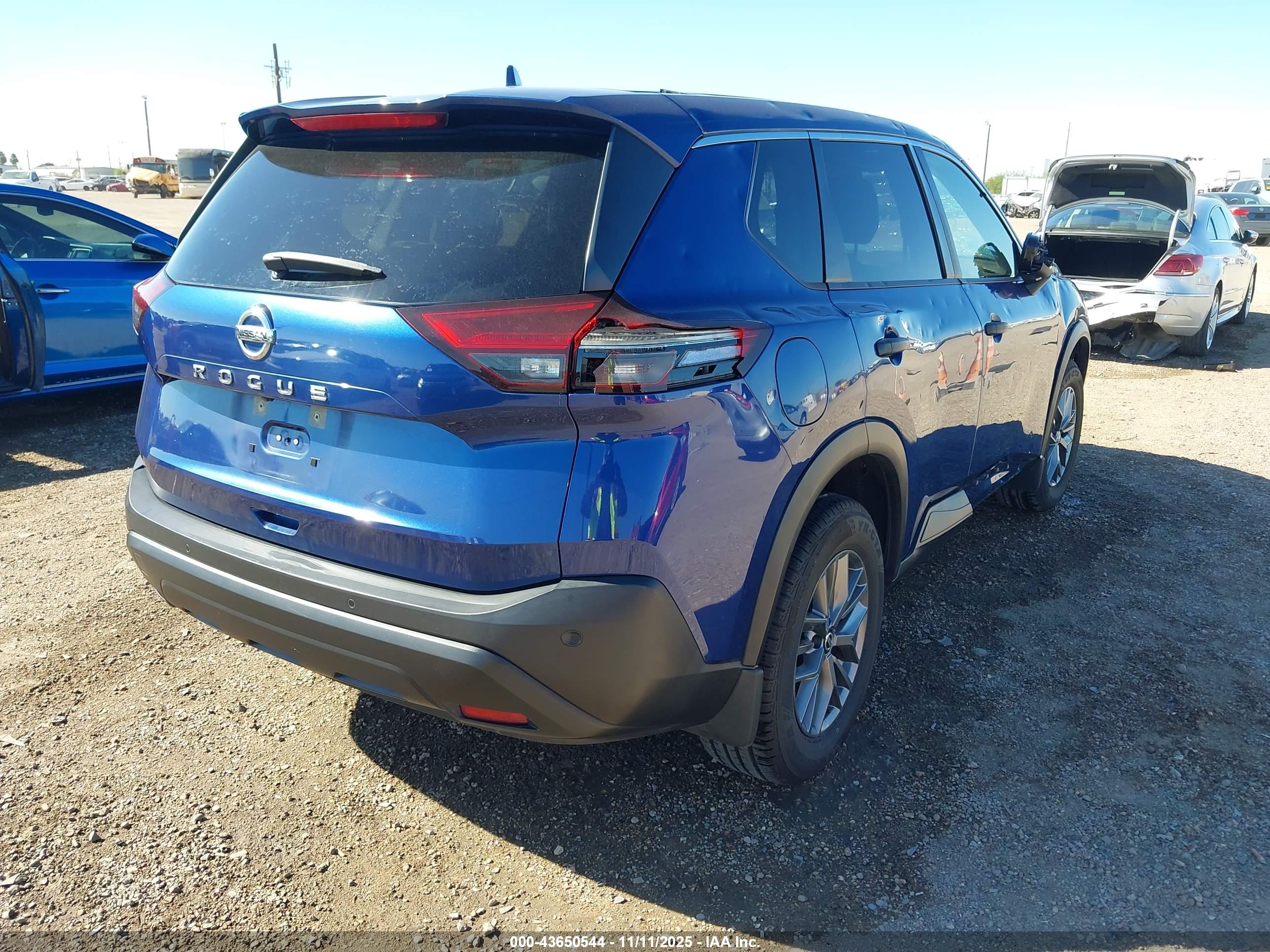 NISSAN ROGUE image 4