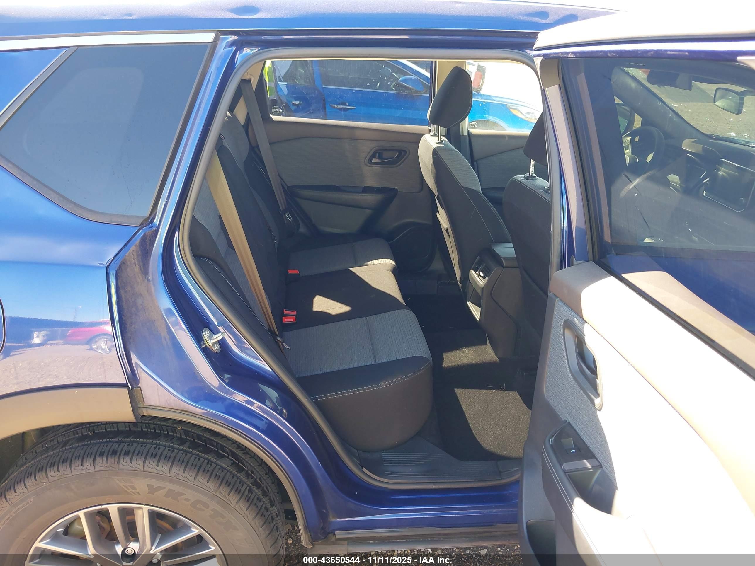 NISSAN ROGUE image 8