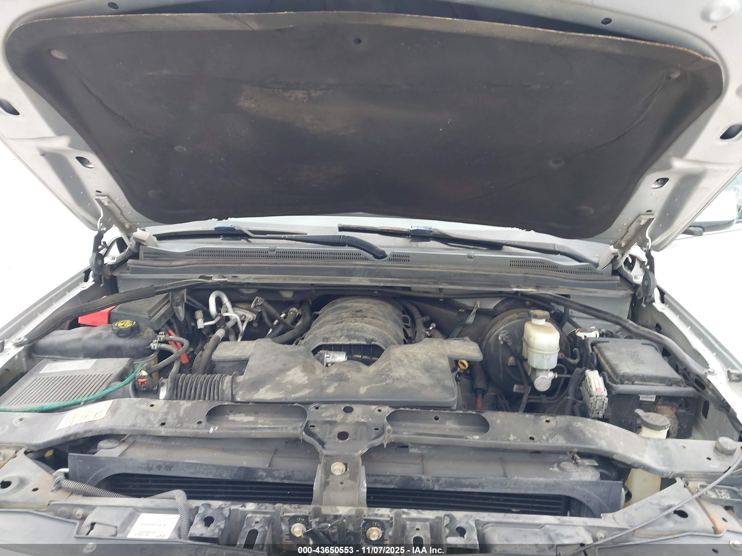 CHEVROLET SUBURBAN image 10