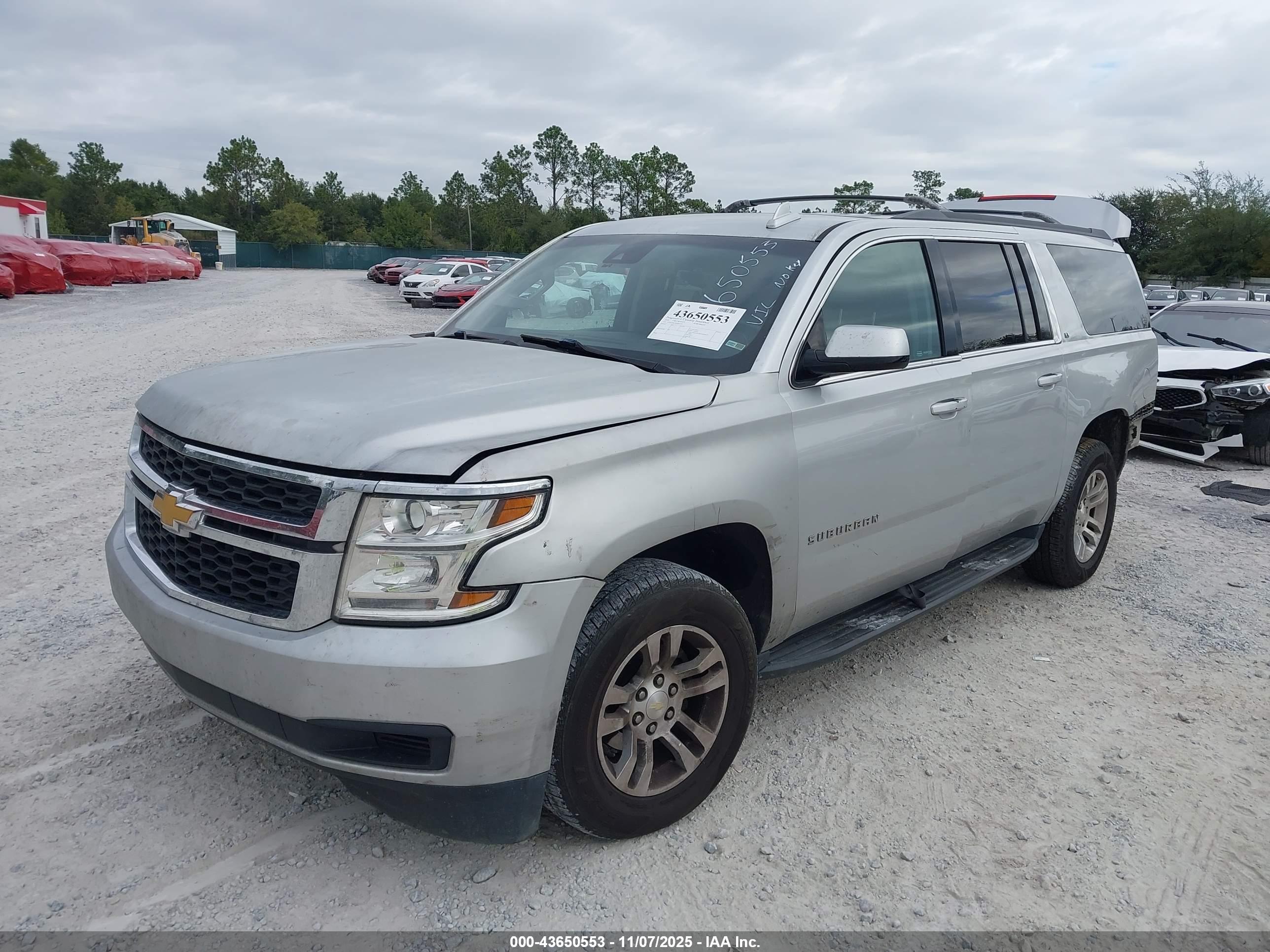 CHEVROLET SUBURBAN image 2
