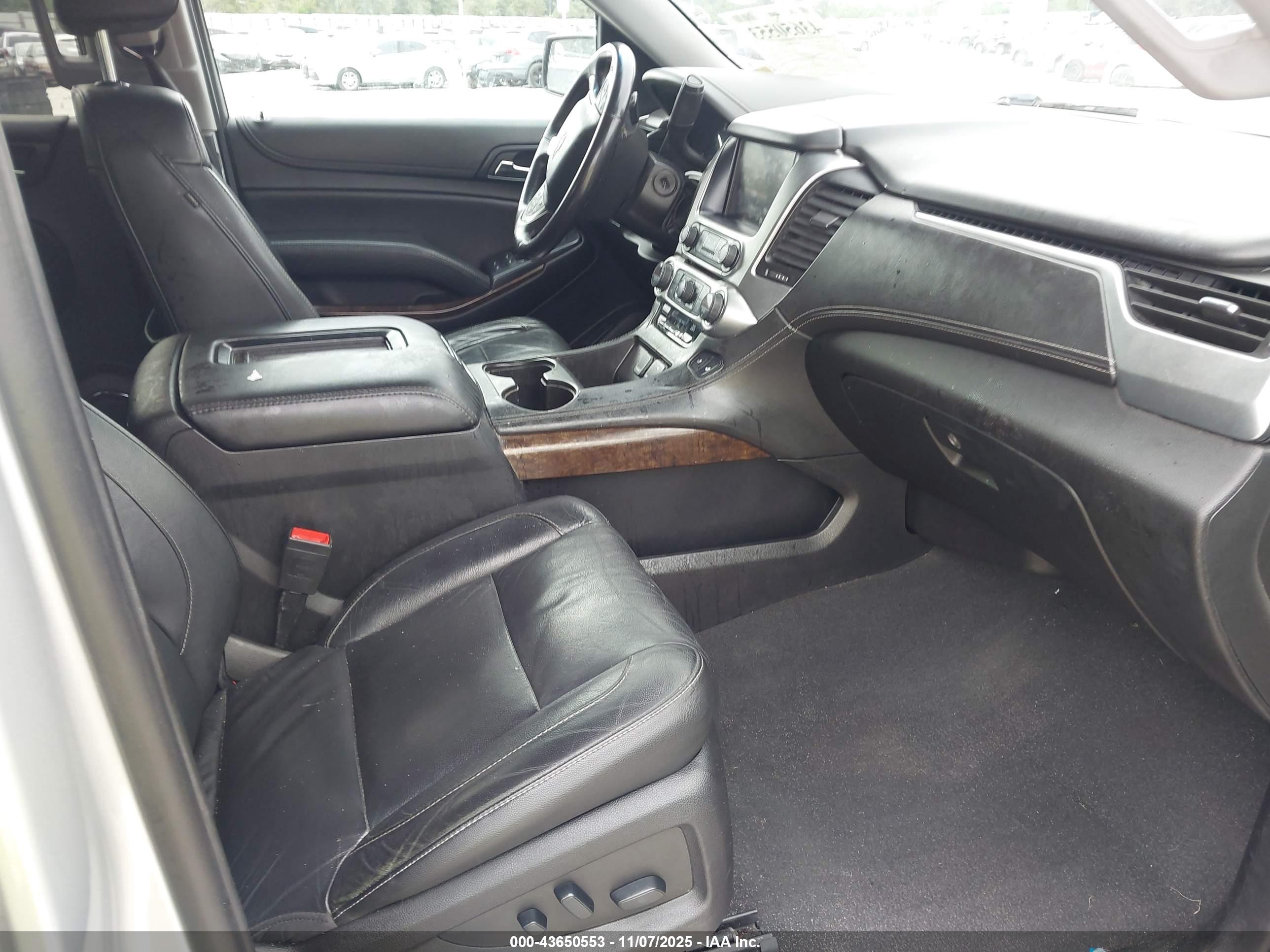 CHEVROLET SUBURBAN image 5