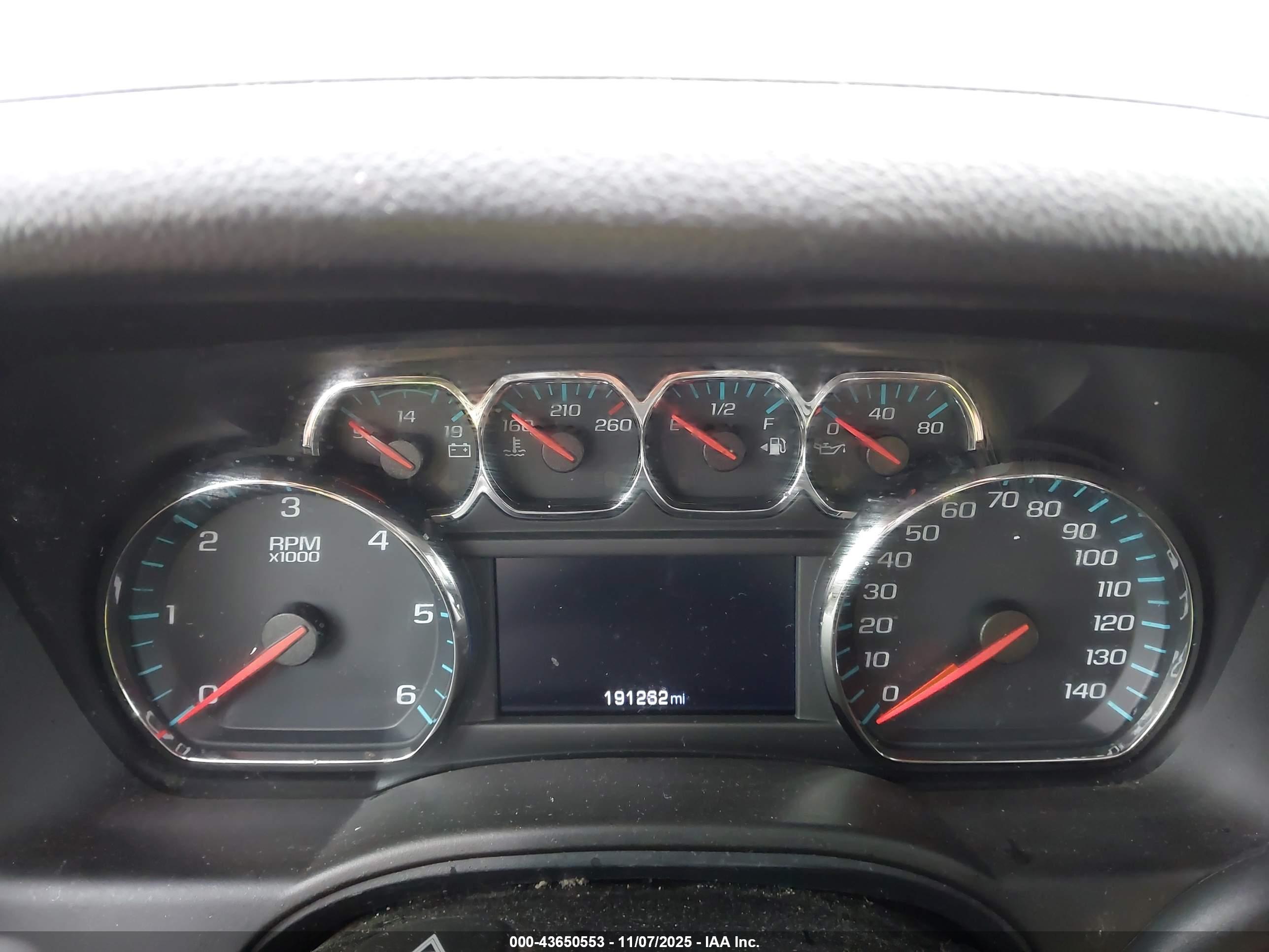 CHEVROLET SUBURBAN image 7