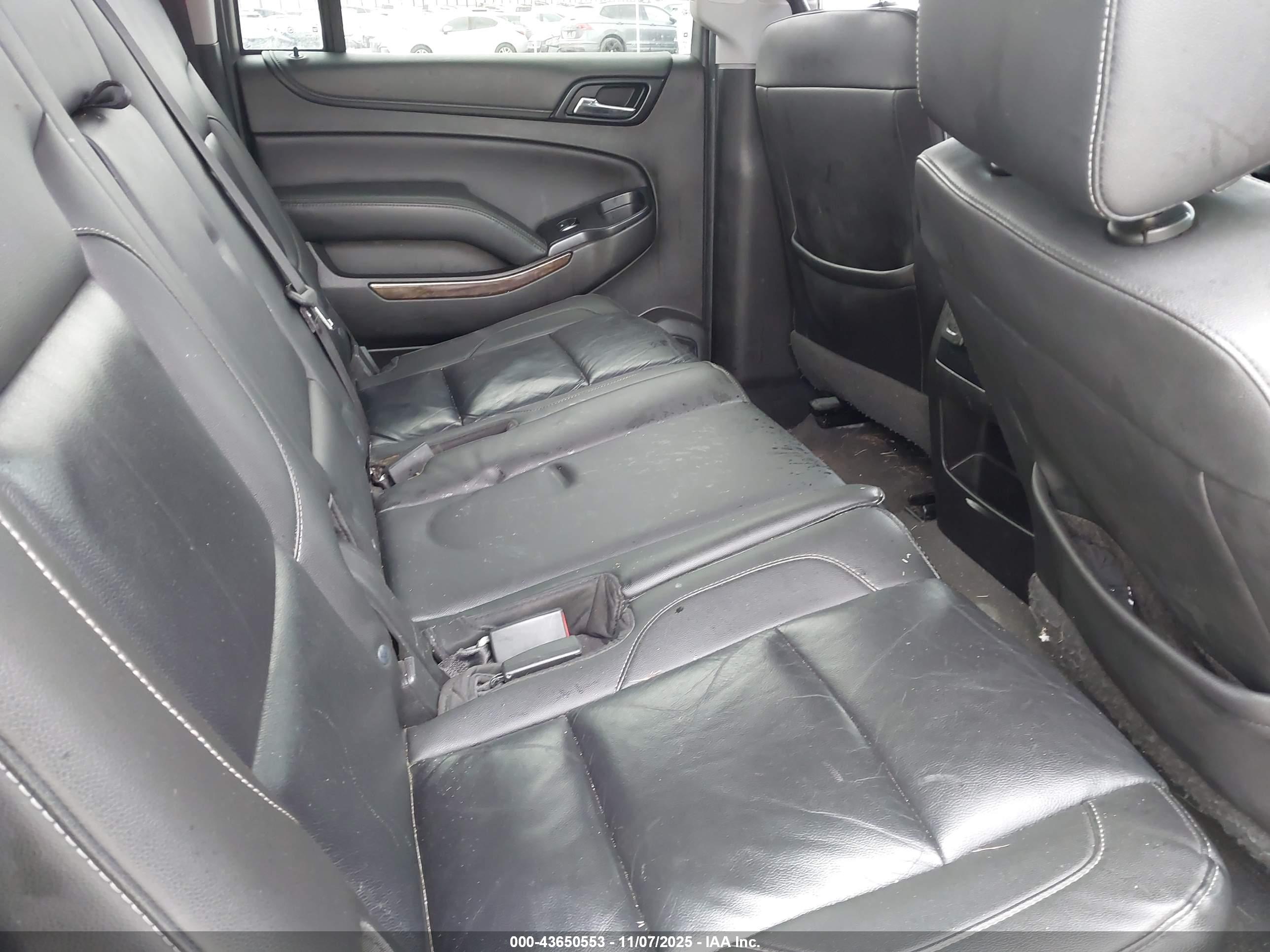 CHEVROLET SUBURBAN image 8