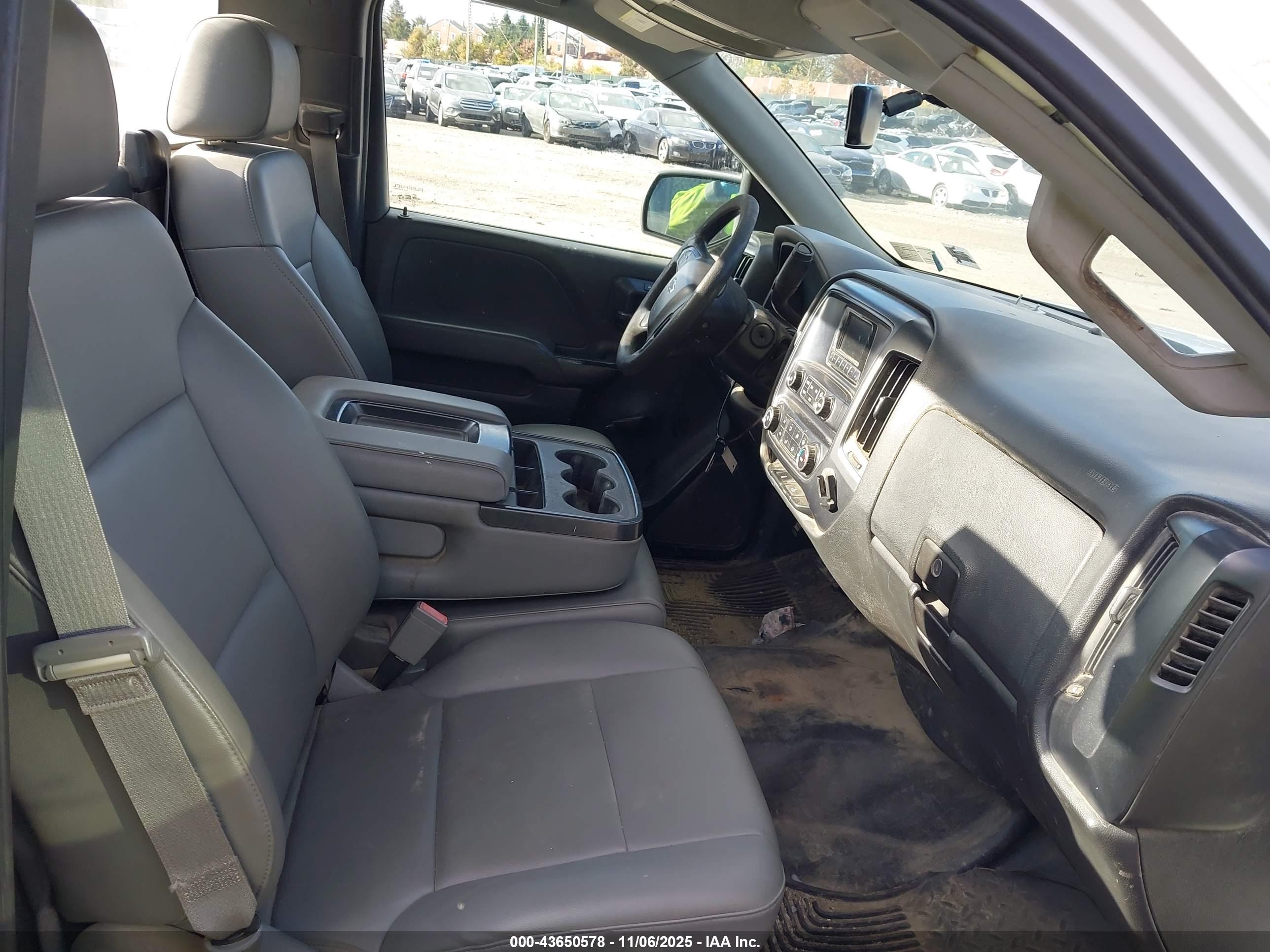 CHEVROLET SILVERADO image 5