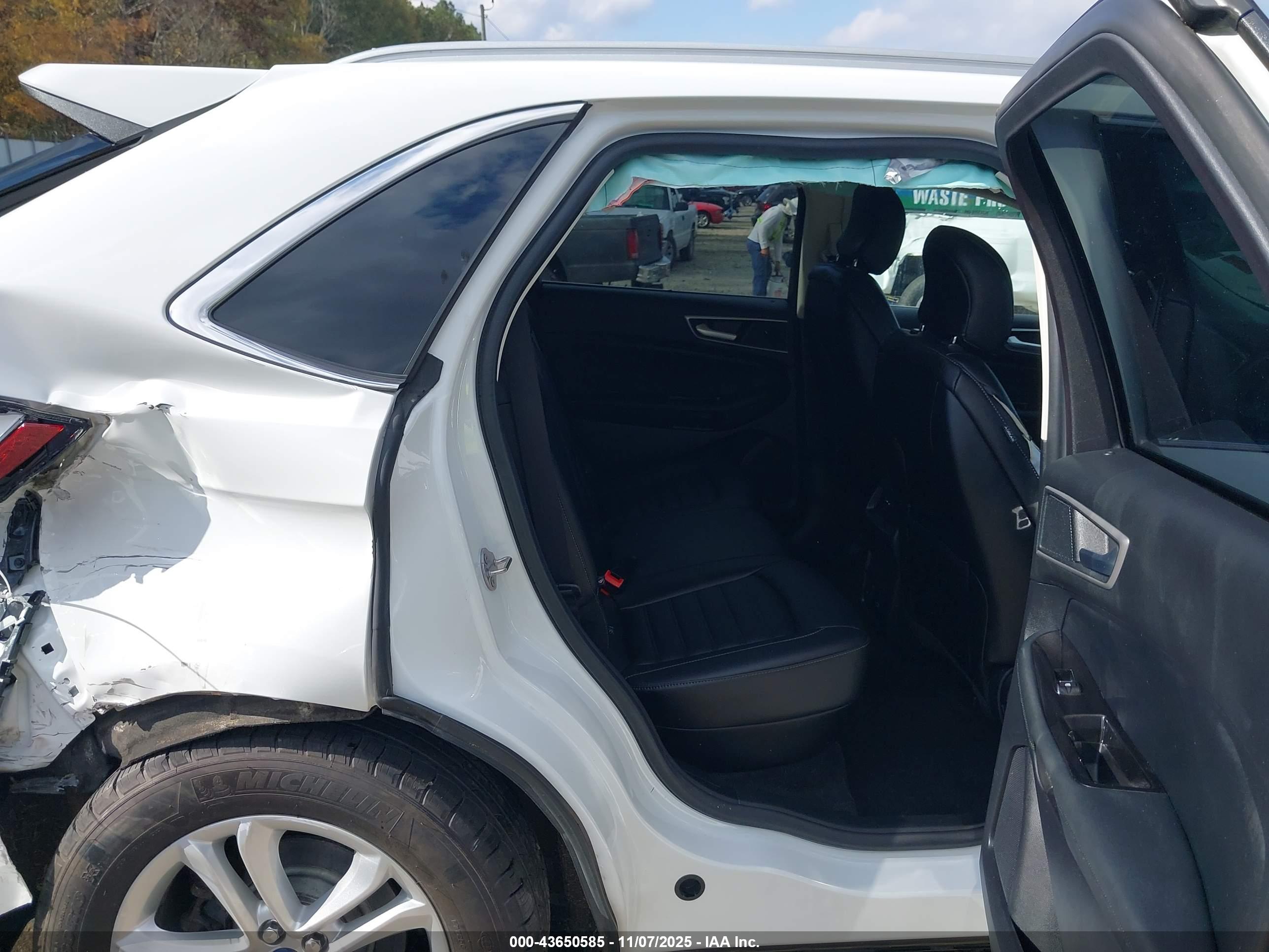 FORD EDGE image 8