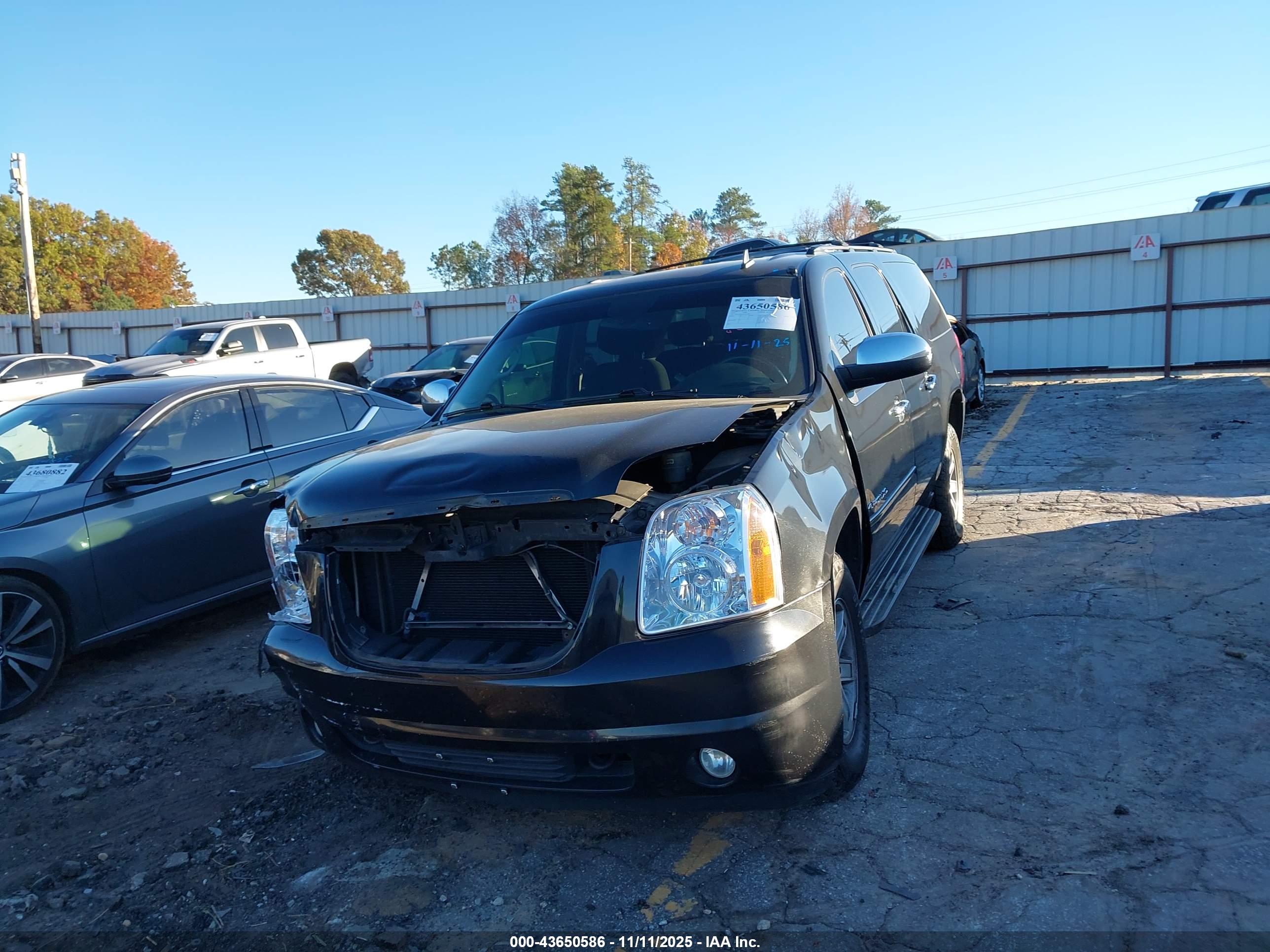 GMC YUKON image 2