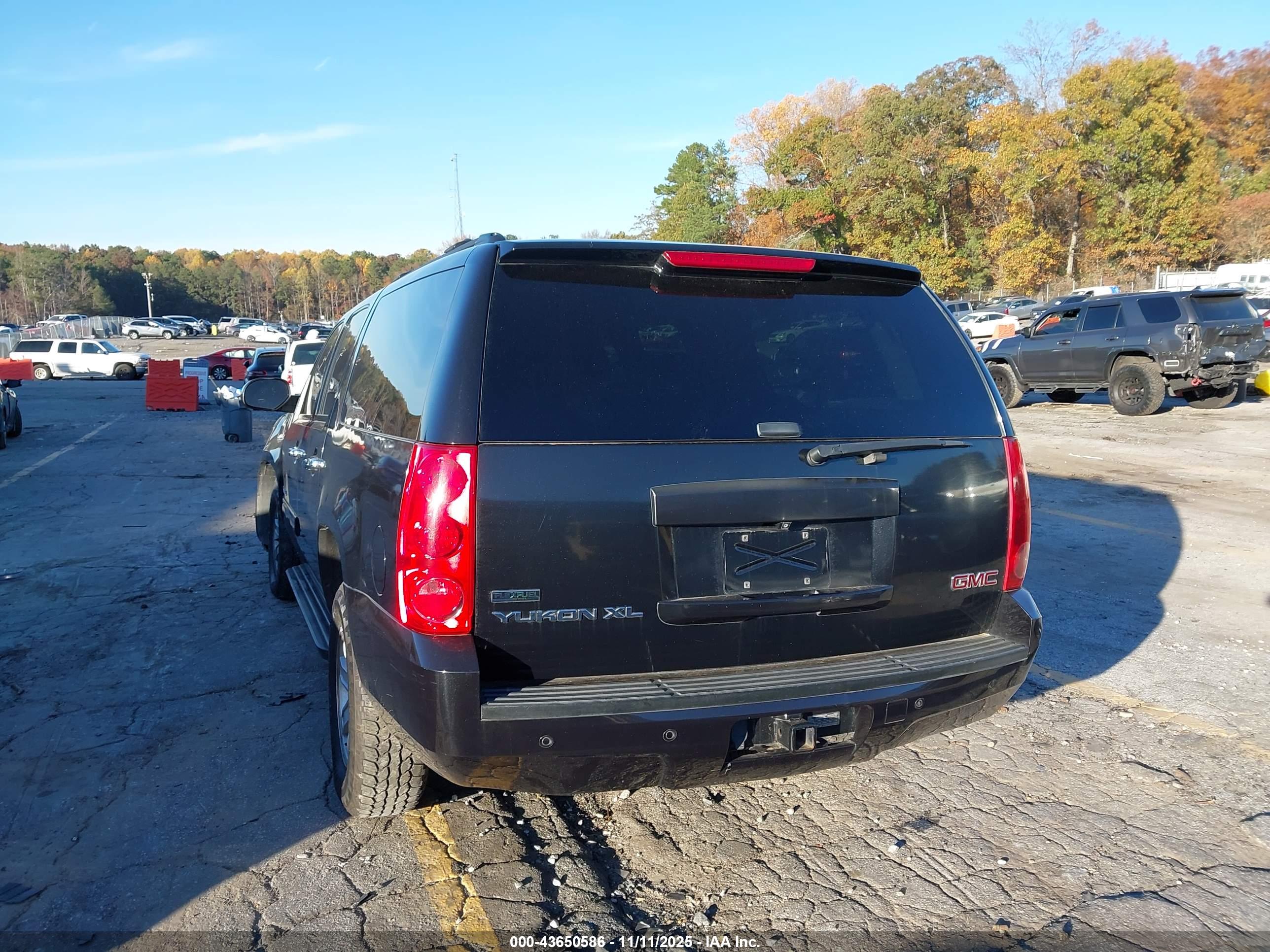 GMC YUKON image 3