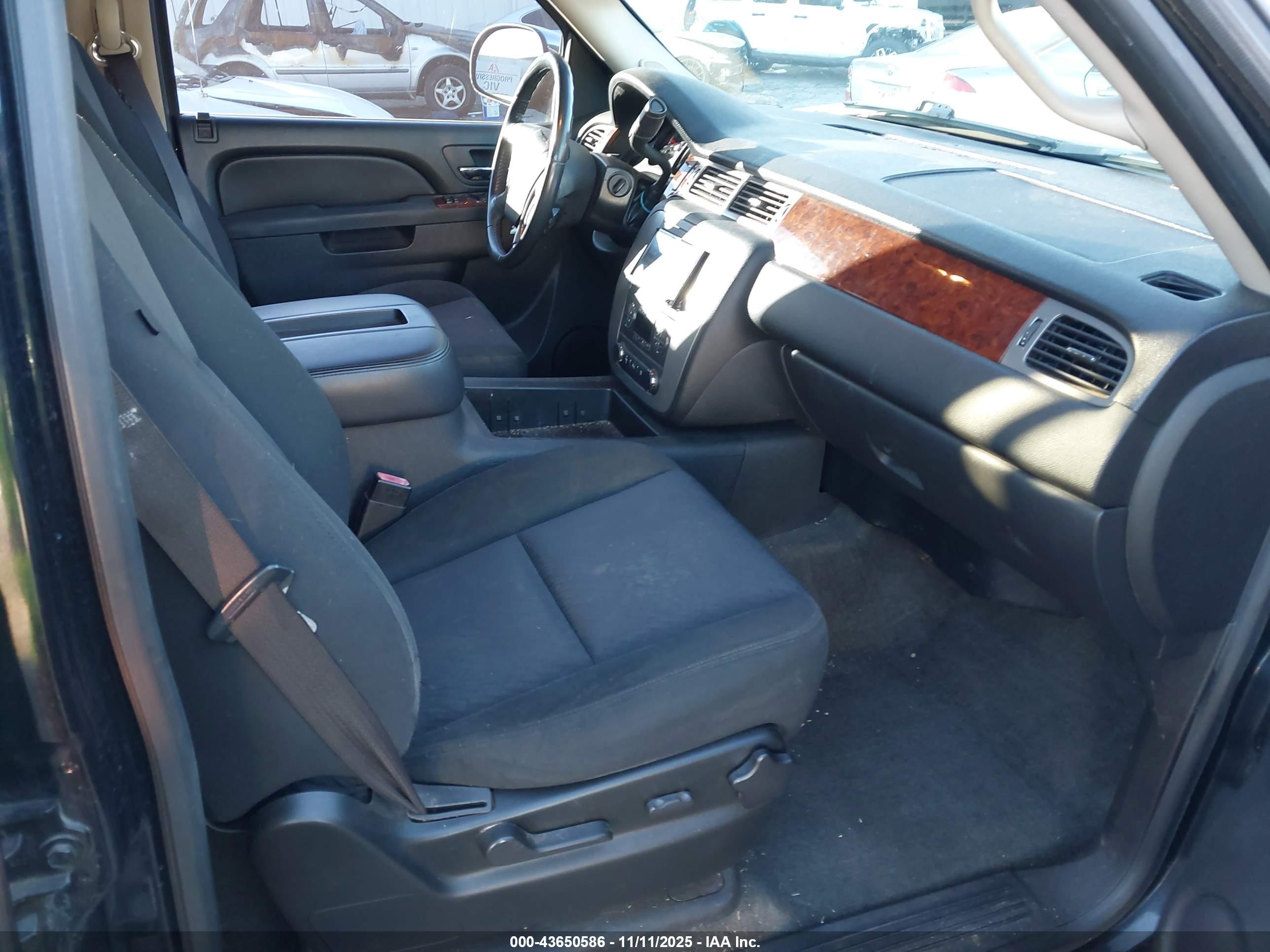 GMC YUKON image 5