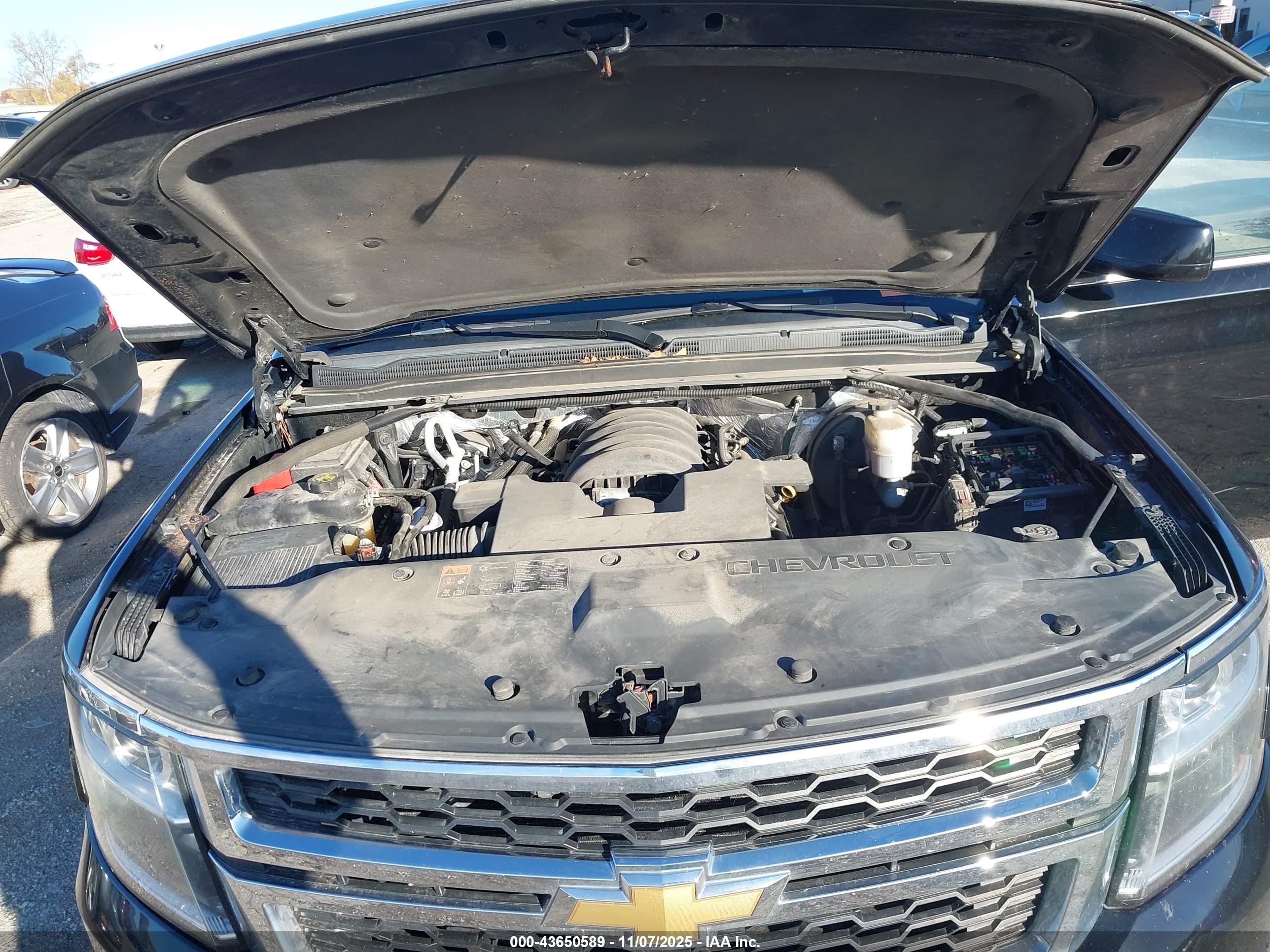 CHEVROLET SUBURBAN image 10