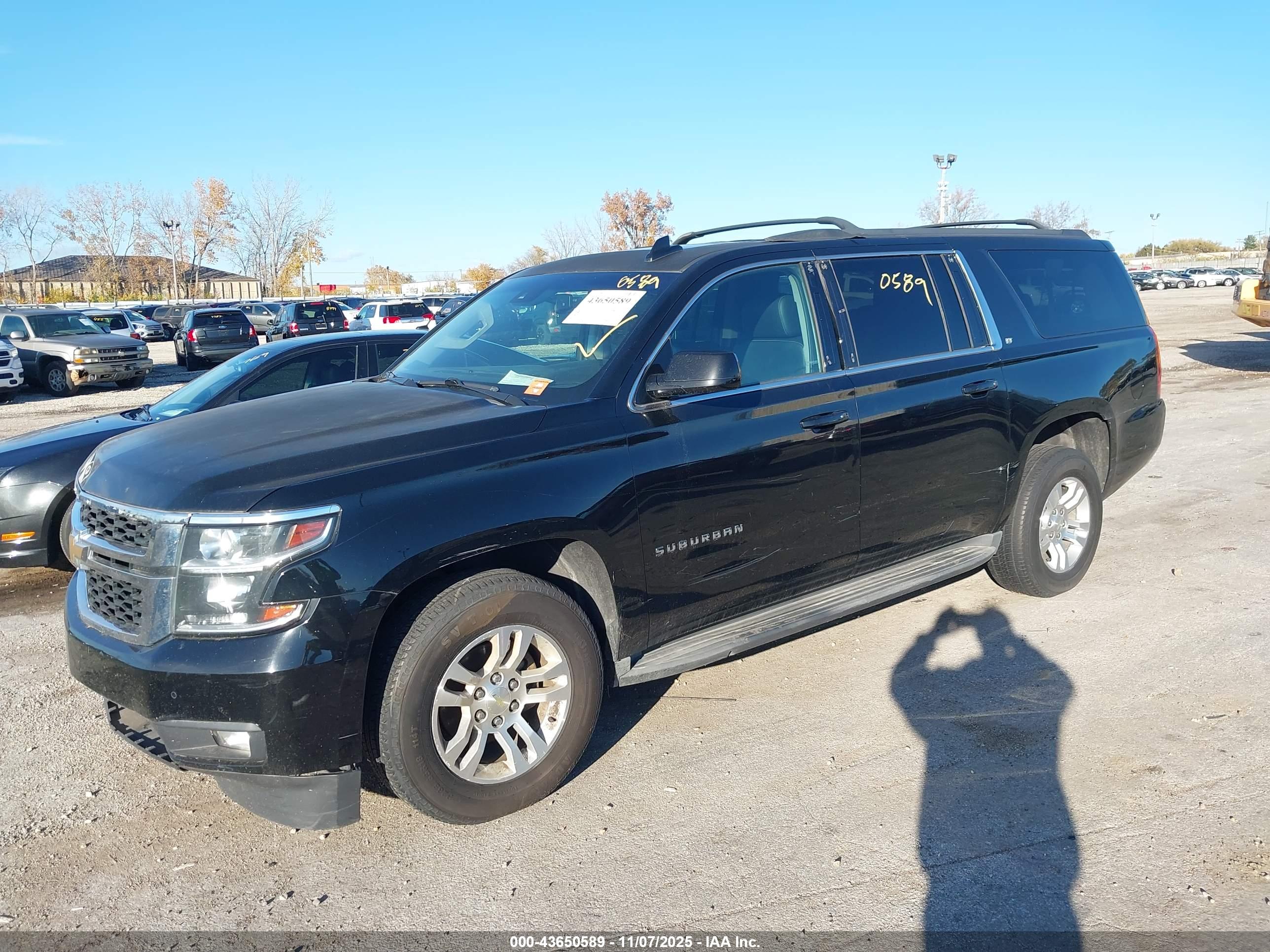 CHEVROLET SUBURBAN image 2
