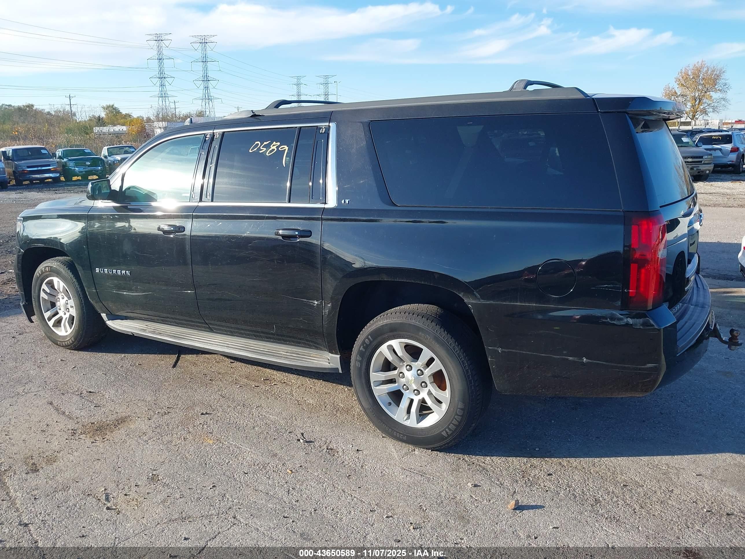 CHEVROLET SUBURBAN image 3