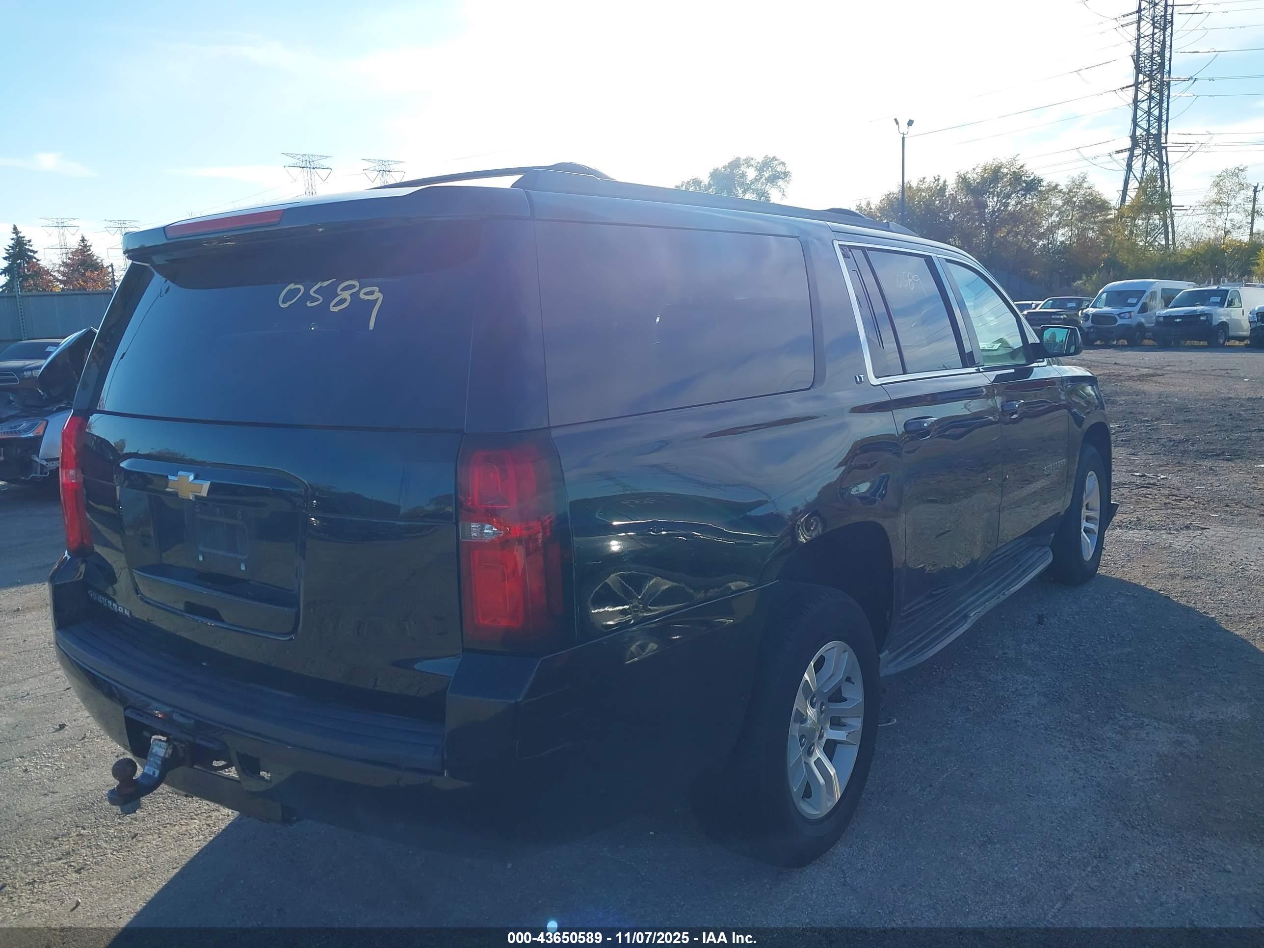 CHEVROLET SUBURBAN image 4
